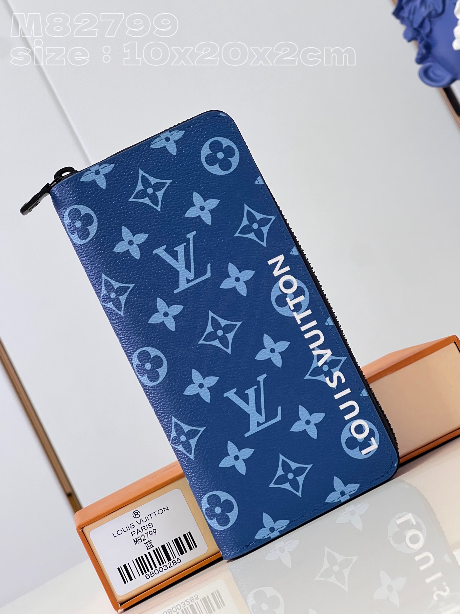 NO:400878,【Exclusive real photo M82799 blue】This ZIPPY straight zipper wallet is made of Monogram coated canvas, with the inner and outer colors forming a contrasting effect, and the trim is embellished with the words 'Louis Vuitton'. The wallet design is particularly practical, equipped with a zipper change compartment, an organ-style compartment that can hold banknotes, and more than a dozen credit card and business card mezzanine. 10 x 20 x 2 cm (length x height x width) C.300, LV [original leather], louis vuitton, louis vuitton19860909【独家实拍 M82799蓝】這款ZIPPY直式拉鏈錢包選用Monogram塗層帆布製作,內外顏色形成對比效果,並飾邊以白色「Louis Vuitton」字樣點綴.錢包設計格外實用,配備拉鏈零錢隔層、可放紙幣的風琴式隔層,以及十多個信用卡及名片夾層.10 x 20 x 2厘米(長度 x 高度 x 闊度) C.300,LV【原厂皮】,louis vuitton,louis vuitton,Bag