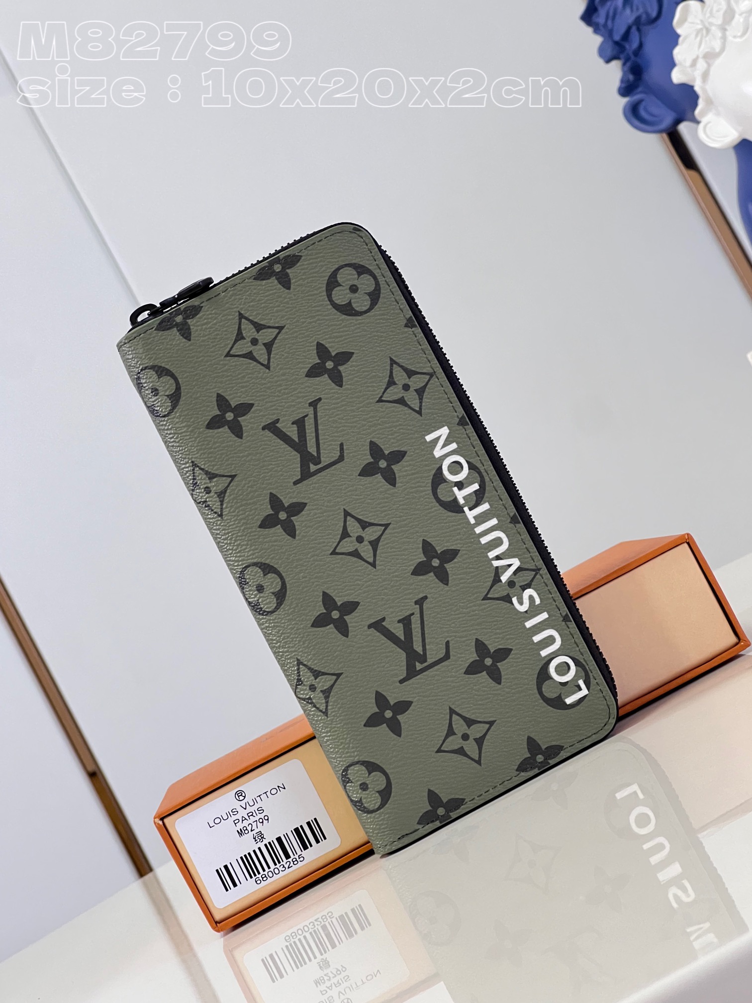 NO:400861,【Exclusive real photo M82799 green】This ZIPPY straight zipper wallet is made of Monogram coated canvas, with the inner and outer colors forming a contrasting effect, and the trim is embellished with the words 'Louis Vuitton'. The wallet design is particularly practical, equipped with a zipper change compartment, an organ-style compartment that can hold banknotes, and more than a dozen credit card and business card mezzanines. 10 x 20 x 2 cm (length x height x width) C.300, LV [original leather], louis vuitton, louis vuitton19860909【独家实拍 M82799绿】這款ZIPPY直式拉鏈錢包選用Monogram塗層帆布製作,內外顏色形成對比效果,並飾邊以白色「Louis Vuitton」字樣點綴.錢包設計格外實用,配備拉鏈零錢隔層、可放紙幣的風琴式隔層,以及十多個信用卡及名片夾層.10 x 20 x 2厘米(長度 x 高度 x 闊度) C.300,LV【原厂皮】,louis vuitton,louis vuitton,Bag