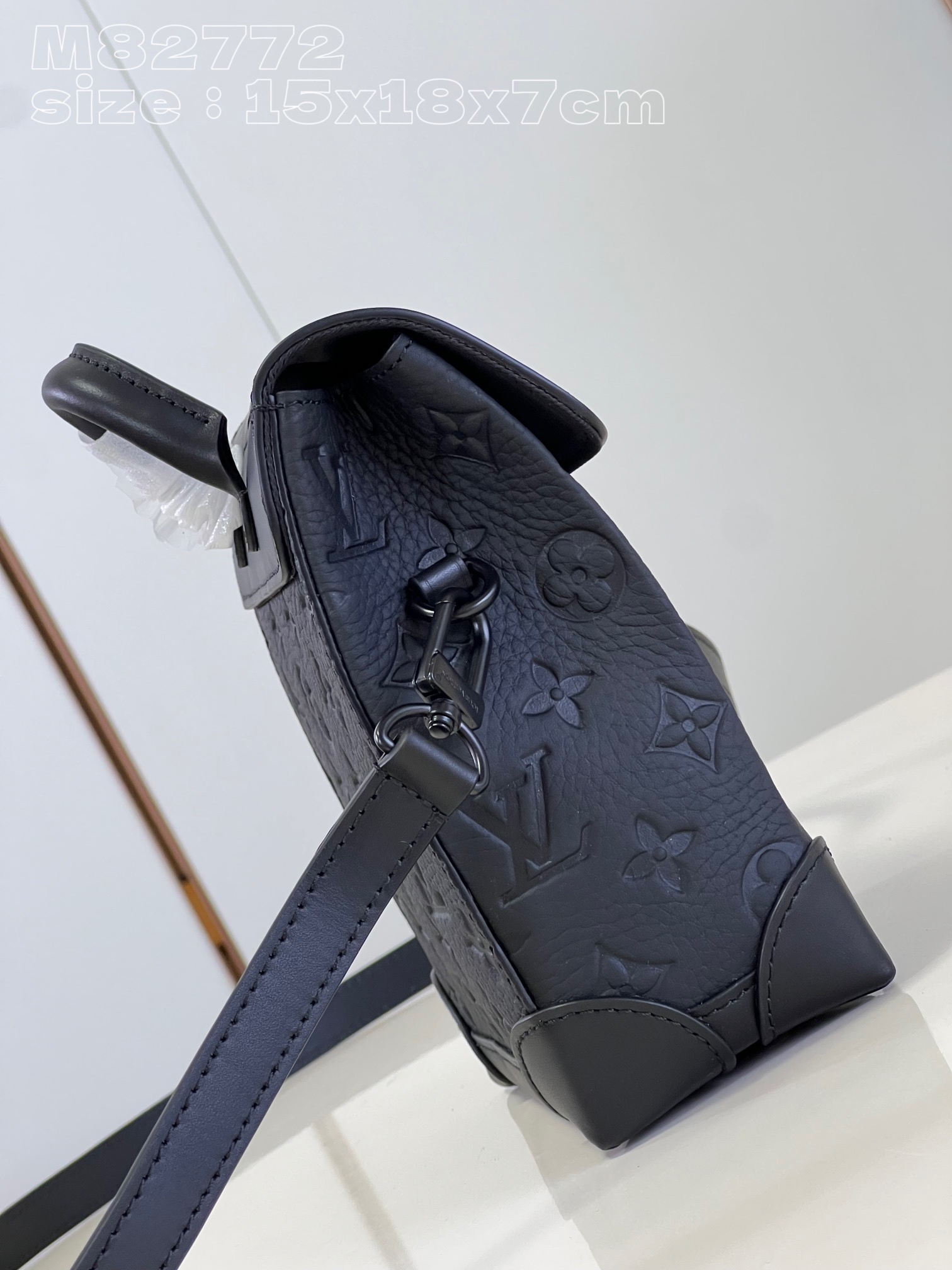 顶级原单M82772压花本款NanoSteamer手袋取材Monogram压纹Taurillon皮革巧妙