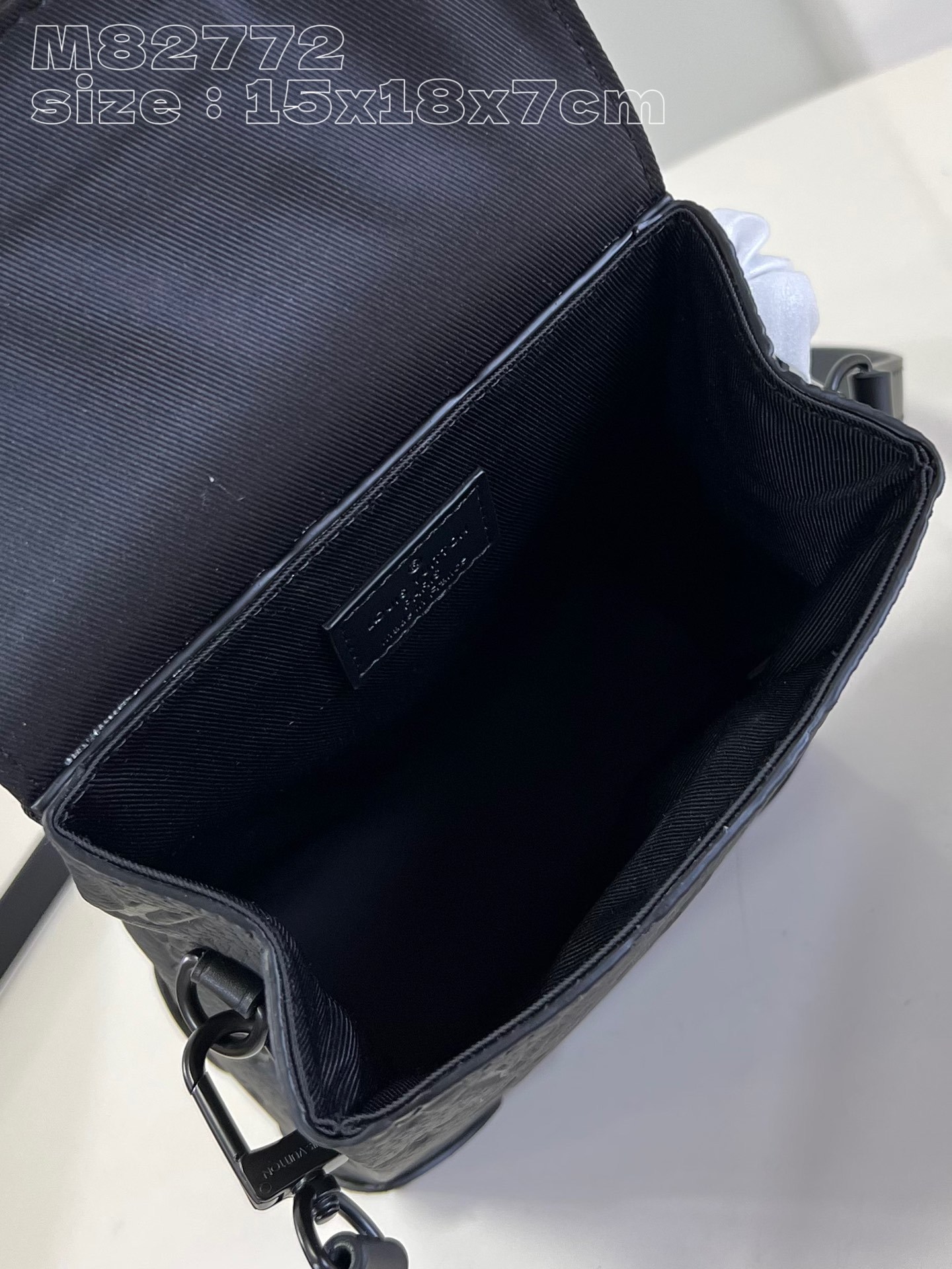 顶级原单M82772压花本款NanoSteamer手袋取材Monogram压纹Taurillon皮革巧妙