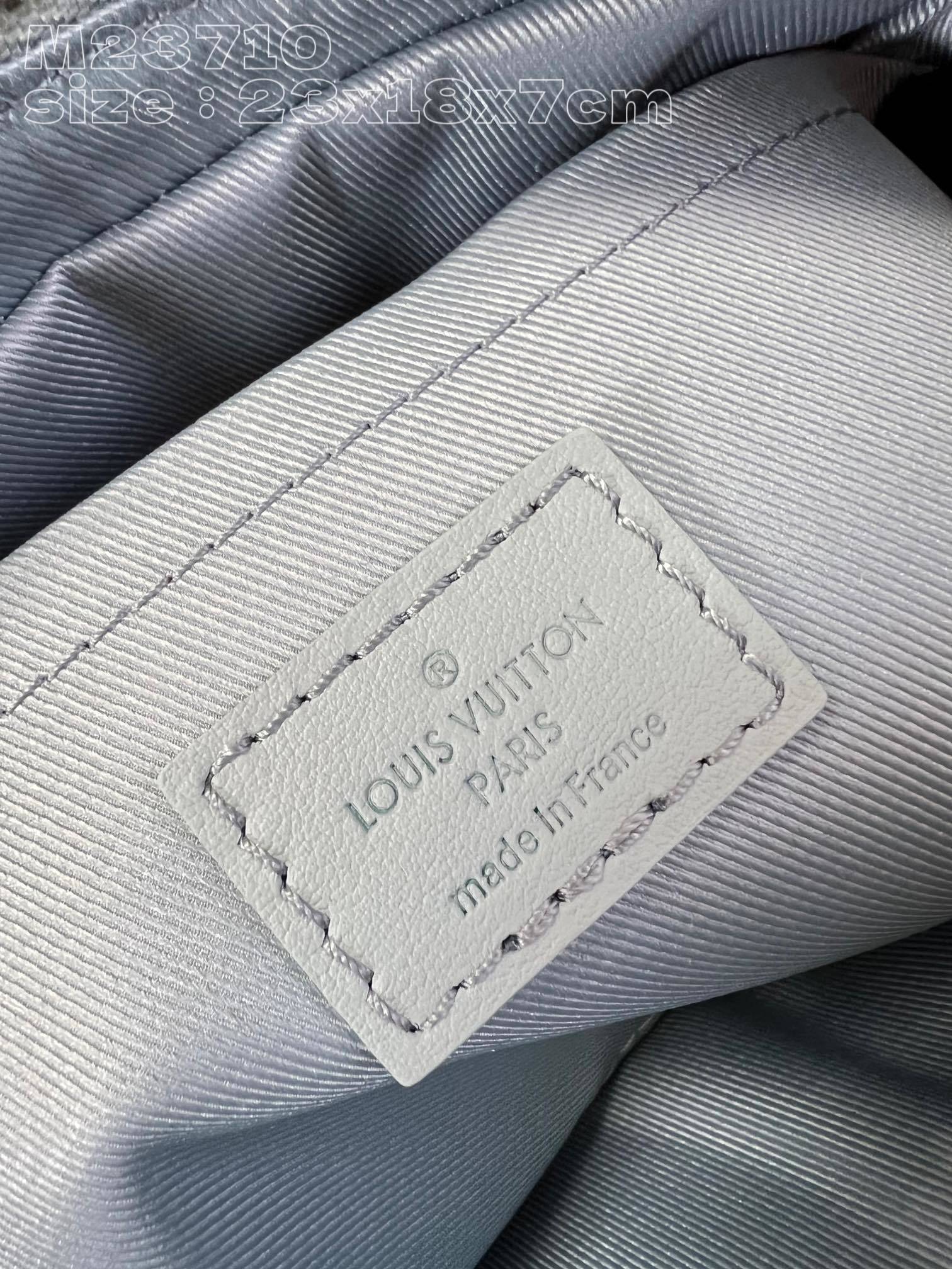 顶级原单M23710冰川蓝本款Fastline邮差包选用牛皮革烘托莹亮金属件以金属LV字母与翻盖斜切角点