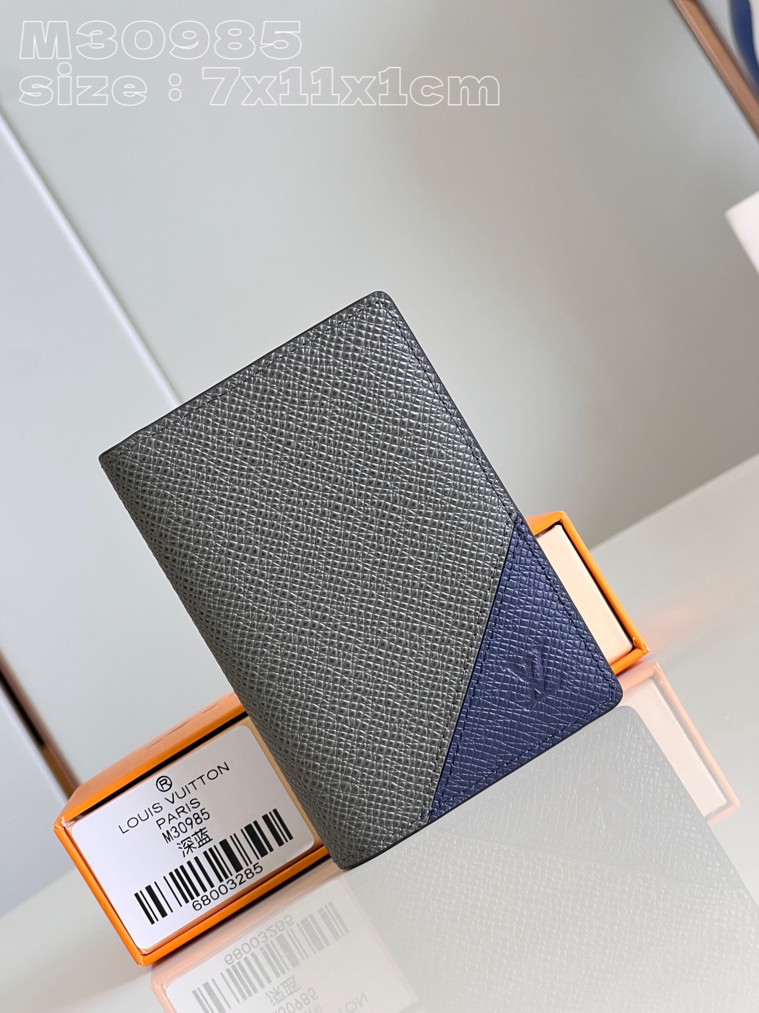 NO:400962,【Exclusive real photo M30985 dark blue】This pocket wallet is made of Taga cowhide leather immersed in natural tones, including card mezzanine, inner bag and credit card outer bag. 7.5 x 11.1 x 1 cm (length x height x width) C.200, LV [original leather],louis vuitton,cowhide19860909【独家实拍 M30985深蓝】本款口袋钱夹为 Taga 牛皮革浸染自然色调,囊括卡片夹层、内袋和信用卡外袋. 7.5 x 11.1 x 1厘米(长度 x 高 x 宽) C.200,LV【原厂皮】,louis vuitton,cowhide,Bag