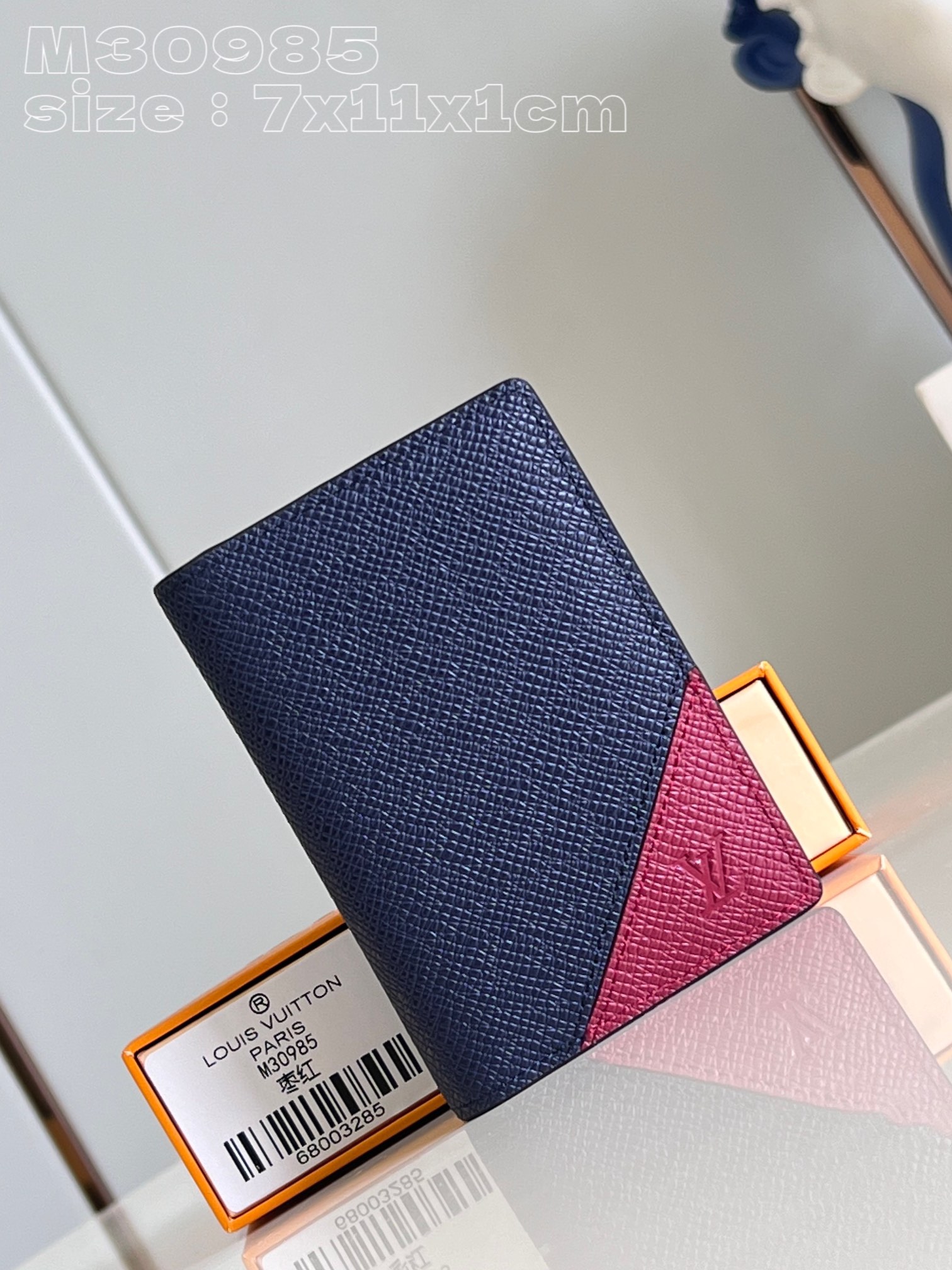 NO:400966,【Exclusive real photo M30985 maroon】This pocket wallet is made of Taga cowhide leather immersed in natural tones, including card mezzanine, inner bag and credit card outer bag. 7.5 x 11.1 x 1 cm (length x height x width) C.200,LV [original leather],louis vuitton,cowhide19860909【独家实拍 M30985枣红】本款口袋钱夹为 Taga 牛皮革浸染自然色调,囊括卡片夹层、内袋和信用卡外袋. 7.5 x 11.1 x 1厘米(长度 x 高 x 宽) C.200,LV【原厂皮】,louis vuitton,cowhide,Bag
