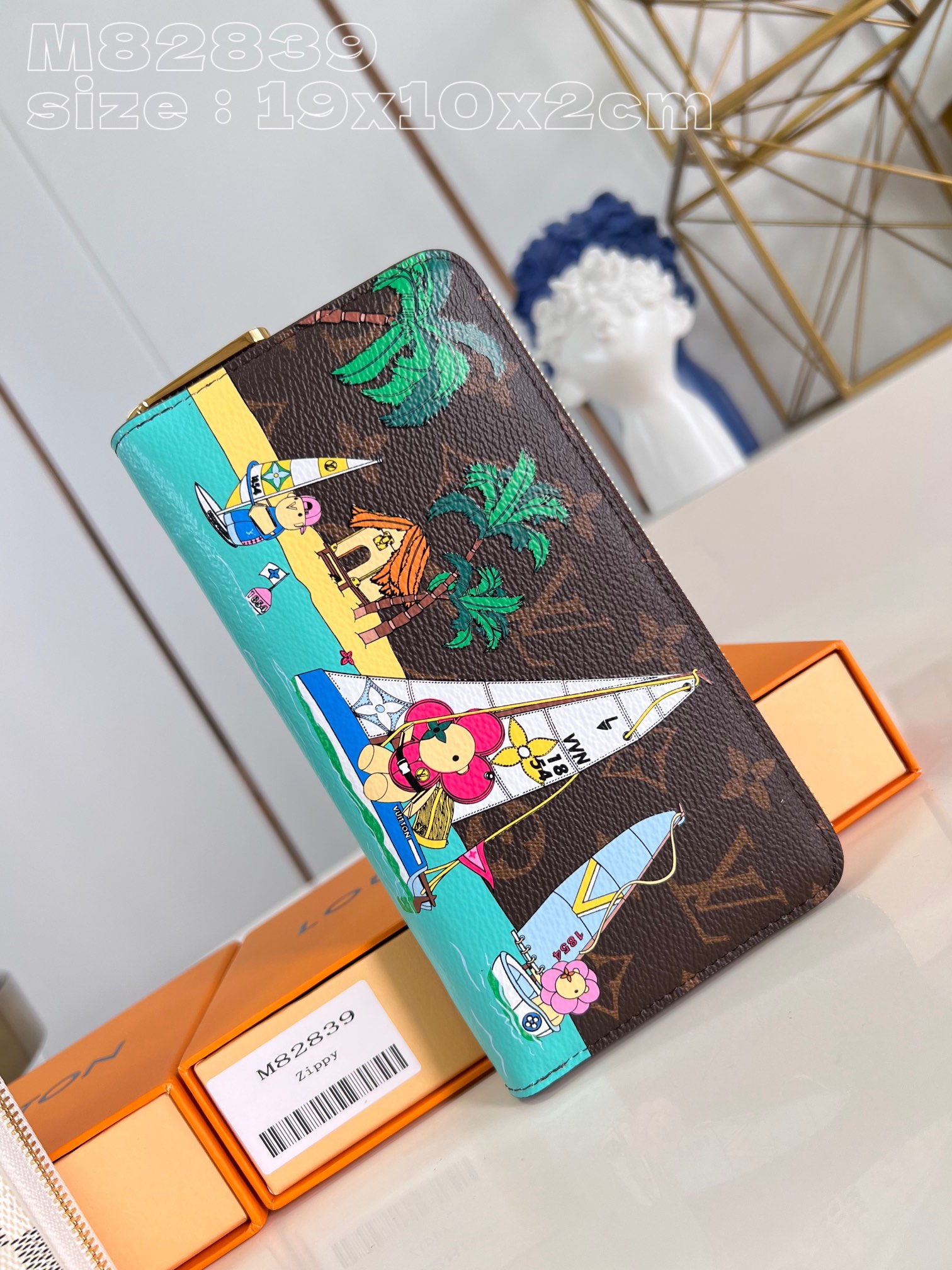 NO:401023,【Exclusive real photo M82839】This collection-worthy zipper wallet is made of Monogram-coated canvas, embellished with cute Louis Vuitton mascot Vivienne printing pattern, presenting her sailing with friends on the southern ocean. The grained leather lining is Dragon Fruit pink, perfectly lined with the moving colors on the Vivienne petals. 19.5 x 10.5 x 2.5 cm (length x height x width) C.300, LV [original leather], louis vuitton, louis vuitton19860909【独家实拍 M82839】這款別具收藏價值的zippy拉鏈錢包以Monogram塗層帆布製造,綴有可愛的路易威登吉祥物Vivienne印花圖案,呈現她在南方海洋上與朋友揚帆競賽旳情景.粒面皮革襯裡採用Dragon Fruit粉紅色,完美配襯Vivienne花瓣上的動人色彩.19.5 x 10.5 x 2.5厘米(長度 x 高度 x 闊度) C.300,LV【原厂皮】,louis vuitton,louis vuitton,Bag