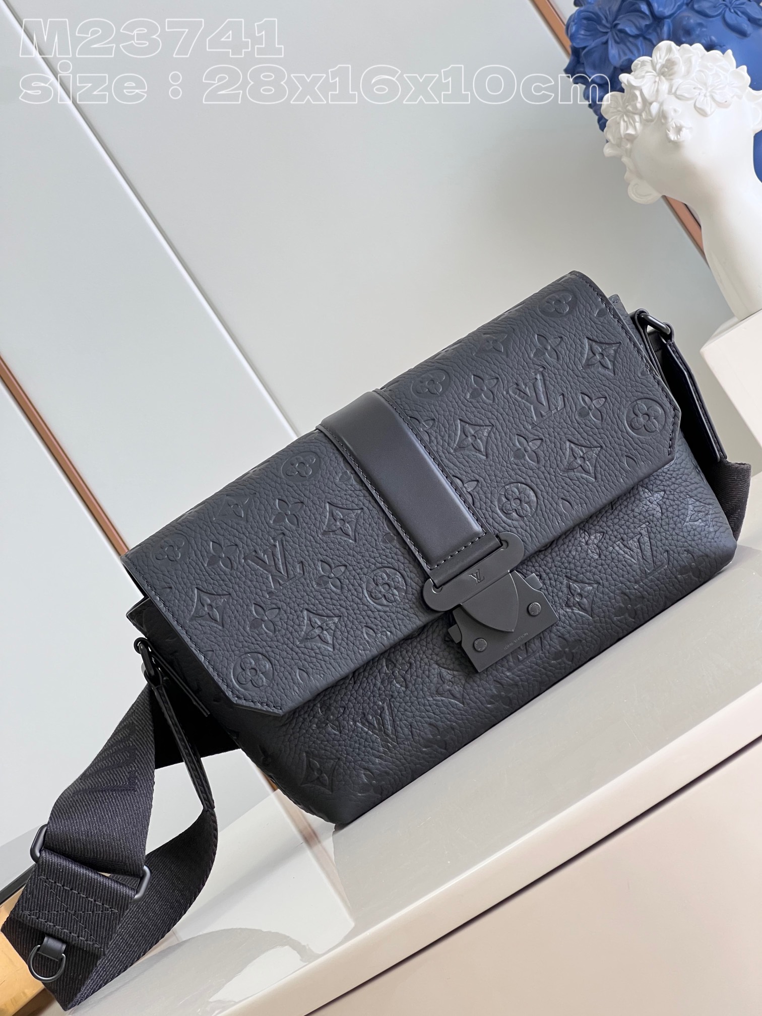 Louis Vuitton Messenger Bags Taurillon M23741