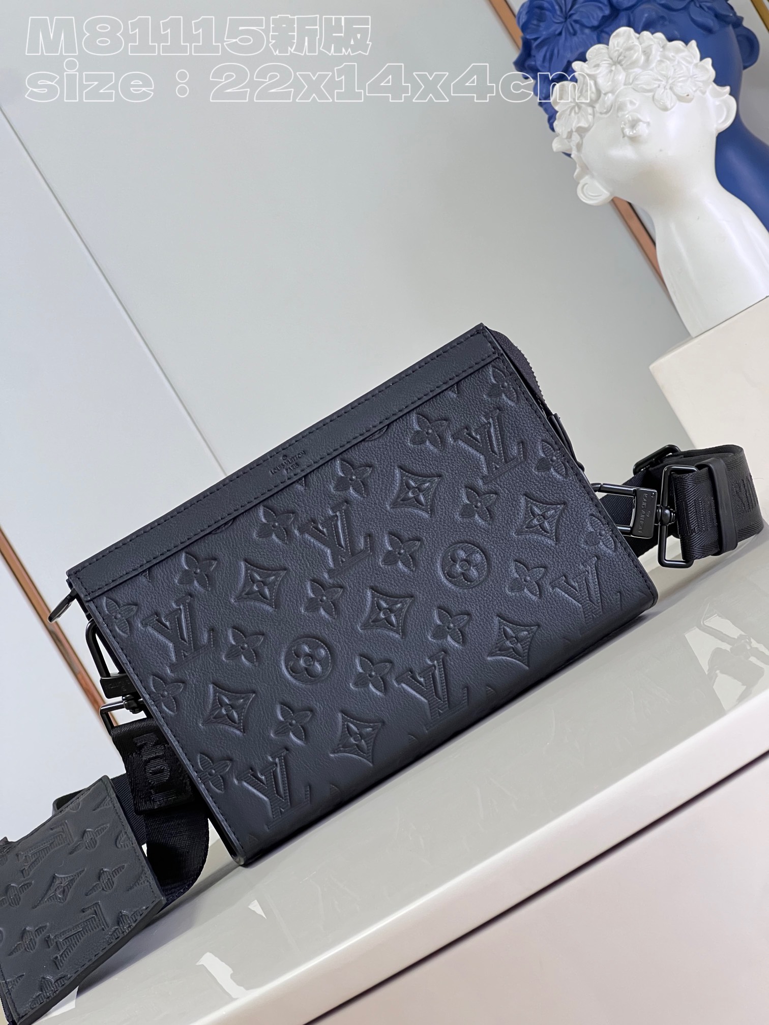 NO:401044,【Exclusive real photo M81115 new version】 Gaston Wearable Wallet handbag was born from Louis Vuitton Pochette Voyage clutch, cut out with Monogram Shadow leather to suit the needs of mobile phones and other travel. The removable and adjustable shoulder strap is equipped with a removable card clip, which is ideal for placing touch-free payment devices or transportation cards. 22 x 14.5 x 4.5 cm (length x height x width) E.630, LV [original leather], louis vuitton, louis vuitton, handbag19860909【独家实拍 M81115新版】 Gaston Wearable Wallet 手袋脱胎于路易威登 Pochette Voyage 手拿包,以 Monogram Shadow 皮革裁出适宜尺寸,可容纳手机等出行所需.可拆卸并调节的肩带配有可拆卸卡夹,是放置免触支付设备或交通卡的理想之所.22 x 14.5 x 4.5厘米(长度 x 高 x 宽) E.630,LV【原厂皮】,louis vuitton,louis vuitton,handbag,Bag