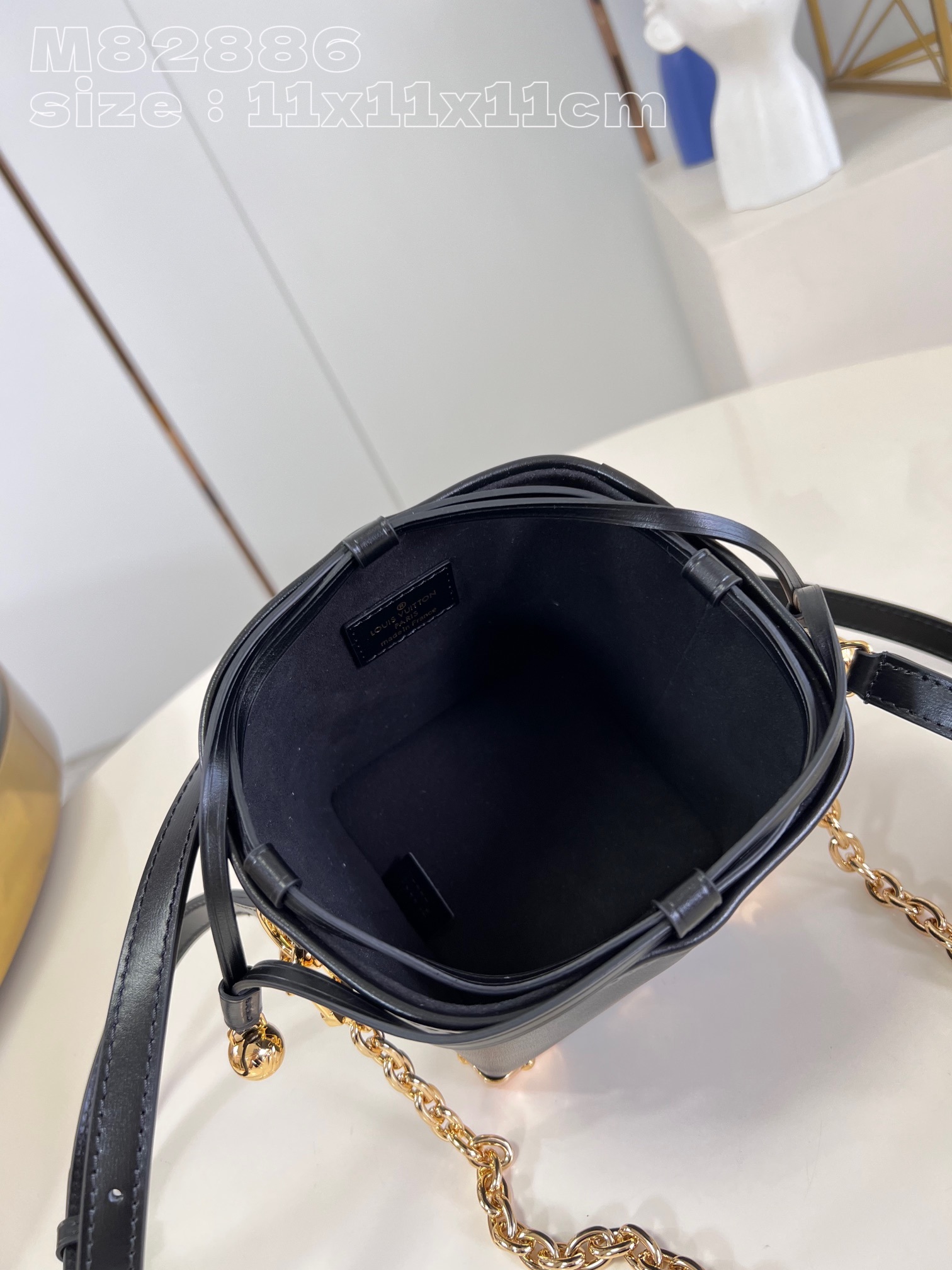 顶级原单M82886黑OnlineOnly手袋采用柔软的皮革素材呈现的现代而精致的诺埃珀斯设计师尼古拉杰