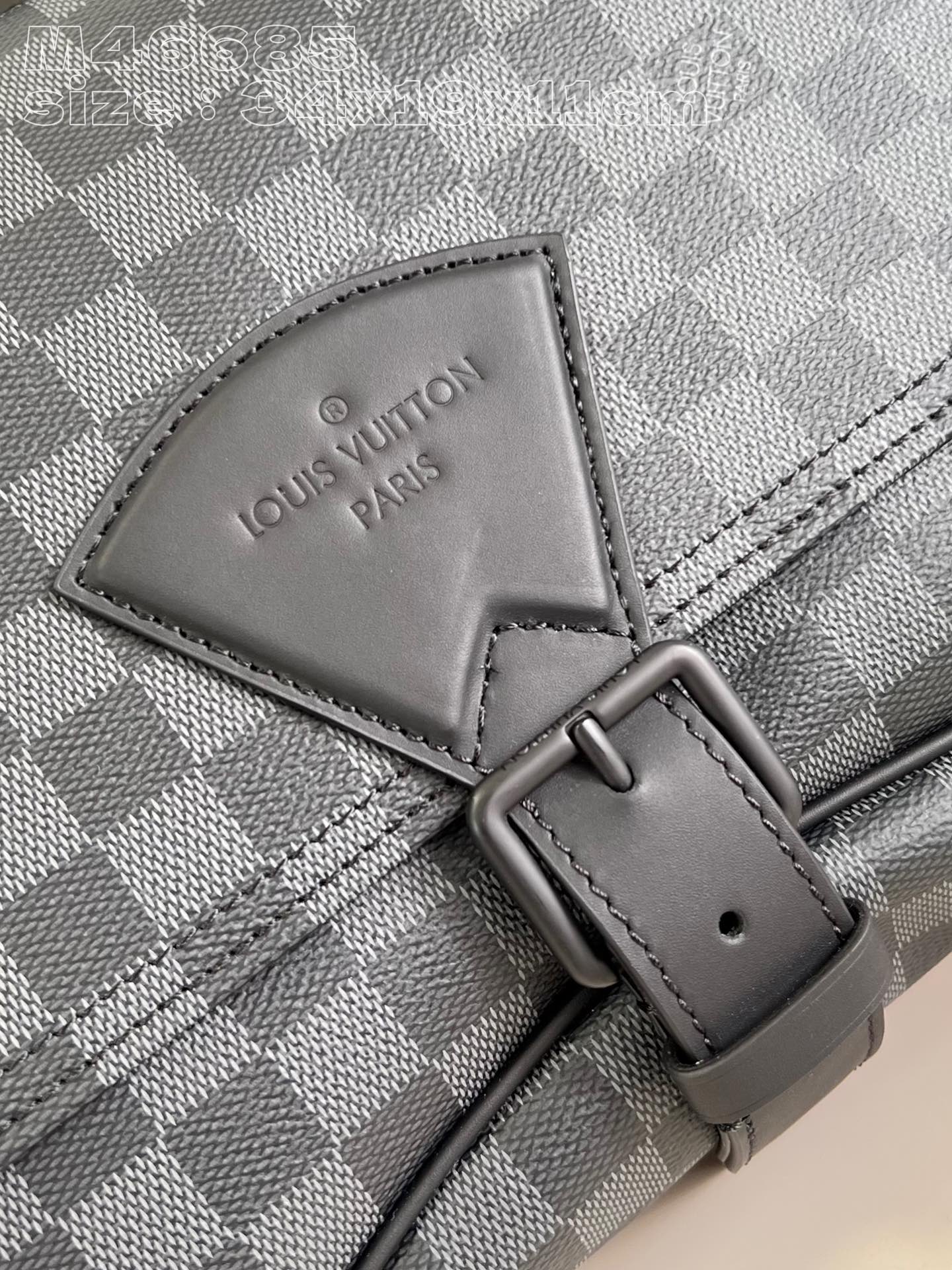 顶级原单M46685黑格Montsouris邮差包为MonogramEclipse帆布以摩登构型囊括充裕