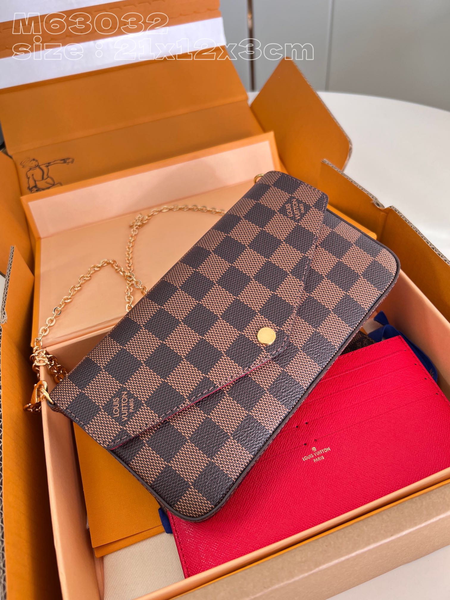 NO:401136,【Exclusive real photo M63032 kaeg】with high-quality packaging as shown in the picture. This Pochette Félicie chain bag is made of Monogram canvas and microfiber lining, and is paired with a snap flap. Zipper bag and patch pocket with card mezzanine can be detached. Tie a metal chain to shoulder or crossbody. 21 x 12 x 3 cm (length x height x width) NS.420, LV [original leather], louis vuitton19860909【独家实拍 M63032咖格】配如图精品包装 本款 Pochette Félicie 链条包选用 Monogram 帆布和微纤维内衬,搭配按扣翻盖.拉链袋和设有卡片夹层的贴袋均可拆卸,系上金属链条即可肩背或斜挎.21 x 12 x 3厘米(长度 x 高 x 宽) NS.420,LV【原厂皮】,louis vuitton,Bag