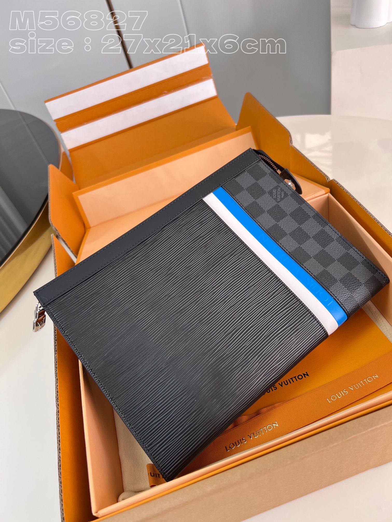 NO:401174,【Exclusive real photo M56827】with high-quality packaging as shown in the picture Pochette Voyage handbag is made of classic Epi leather and Damier Graphite canvas, which are cleverly connected by embellishing the stripes of the Louis Vuitton logo. Enriched space and position to create an ideal travel companion, and can also be included in the suitcase. Size 27×21×3cm NS.370, LV [original leather], louis vuitton, louis vuitton19860909【独家实拍 M56827】配如图精品包装 Pochette Voyage 手袋取材经典 Epi 皮革和 Damier Graphite 帆布,通过点缀路易威登标识的条纹巧妙衔接.充裕空间及卡位造就理想旅伴,亦可收入手提箱.尺寸27×21×3cm NS.370,LV【原厂皮】,louis vuitton,louis vuitton,Bag