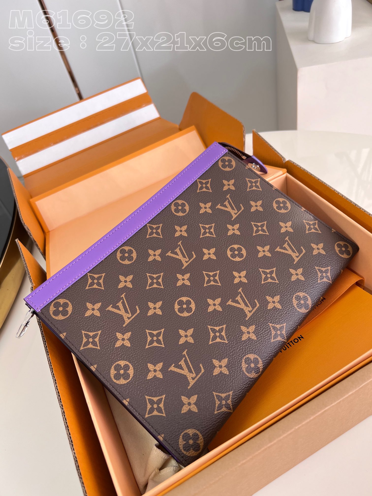 NO:401195,【Exclusive real photo M61692 purple】with high-quality packaging as shown in the picture, made of the brand new iconic Monogram Eclipse canvas, this new Pochette Voyage medium-sized handbag with tough style can easily store personal items. 27 x 21 x 6 cm (length x height x width) ns.320, LV [original leather], louis vuitton19860909【独家实拍 M61692紫】配如图精品包装 由全新标志性 Monogram Eclipse 帆布裁制而成,此款风格硬朗的全新 Pochette Voyage 中号手袋可轻松收纳个人物品.27 x 21 x 6厘米(长度 x 高 x 宽) ns.320,LV【原厂皮】,louis vuitton,Bag