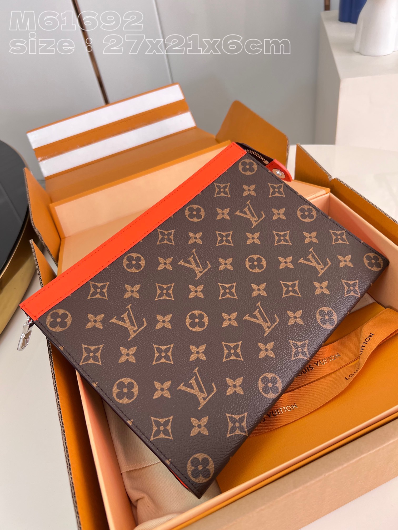 NO:401207,【Exclusive real photo M61692 orange】with high-quality packaging as shown in the picture, made of the brand new iconic Monogram Eclipse canvas, this new Pochette Voyage medium-sized handbag with tough style can easily store personal items. 27 x 21 x 6 cm (length x height x width) ns.320, LV [original leather], louis vuitton19860909【独家实拍 M61692橙】配如图精品包装 由全新标志性 Monogram Eclipse 帆布裁制而成,此款风格硬朗的全新 Pochette Voyage 中号手袋可轻松收纳个人物品.27 x 21 x 6厘米(长度 x 高 x 宽) ns.320,LV【原厂皮】,louis vuitton,Bag