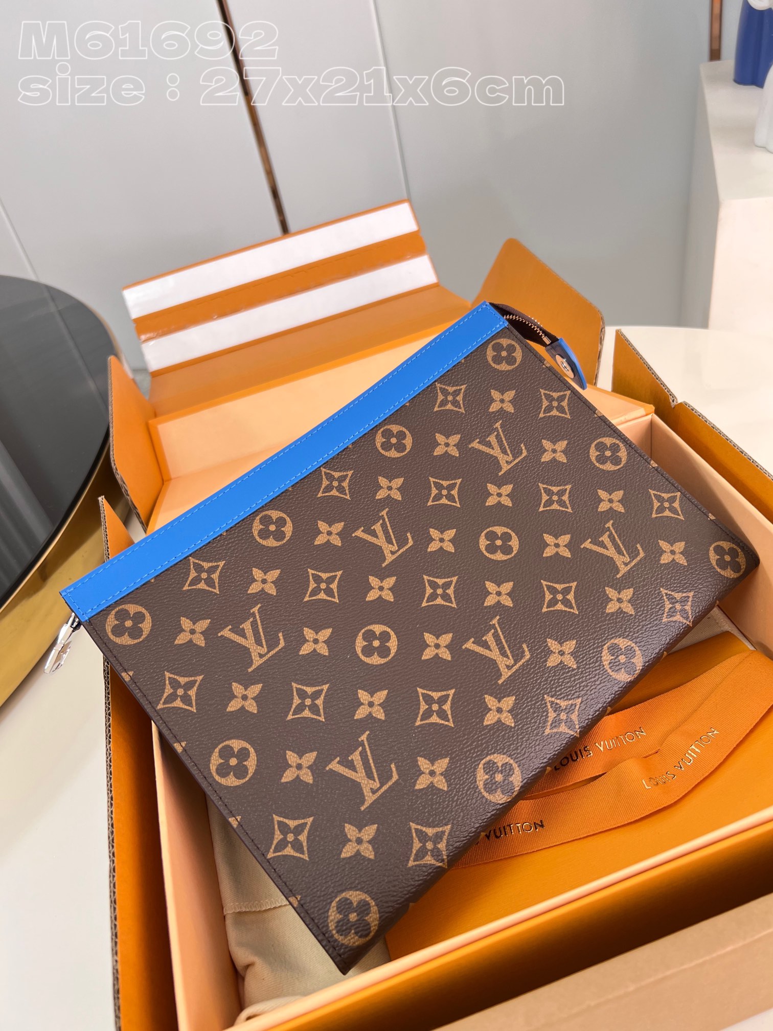 NO:401184,【Exclusive real photo M61692 blue】with high-quality packaging as shown in the picture, made of the brand new iconic Monogram Eclipse canvas, this new Pochette Voyage medium-sized handbag with tough style can easily store personal items. 27 x 21 x 6 cm (length x height x width) ns.320, LV [original leather], louis vuitton19860909【独家实拍 M61692蓝】配如图精品包装 由全新标志性 Monogram Eclipse 帆布裁制而成,此款风格硬朗的全新 Pochette Voyage 中号手袋可轻松收纳个人物品.27 x 21 x 6厘米(长度 x 高 x 宽) ns.320,LV【原厂皮】,louis vuitton,Bag