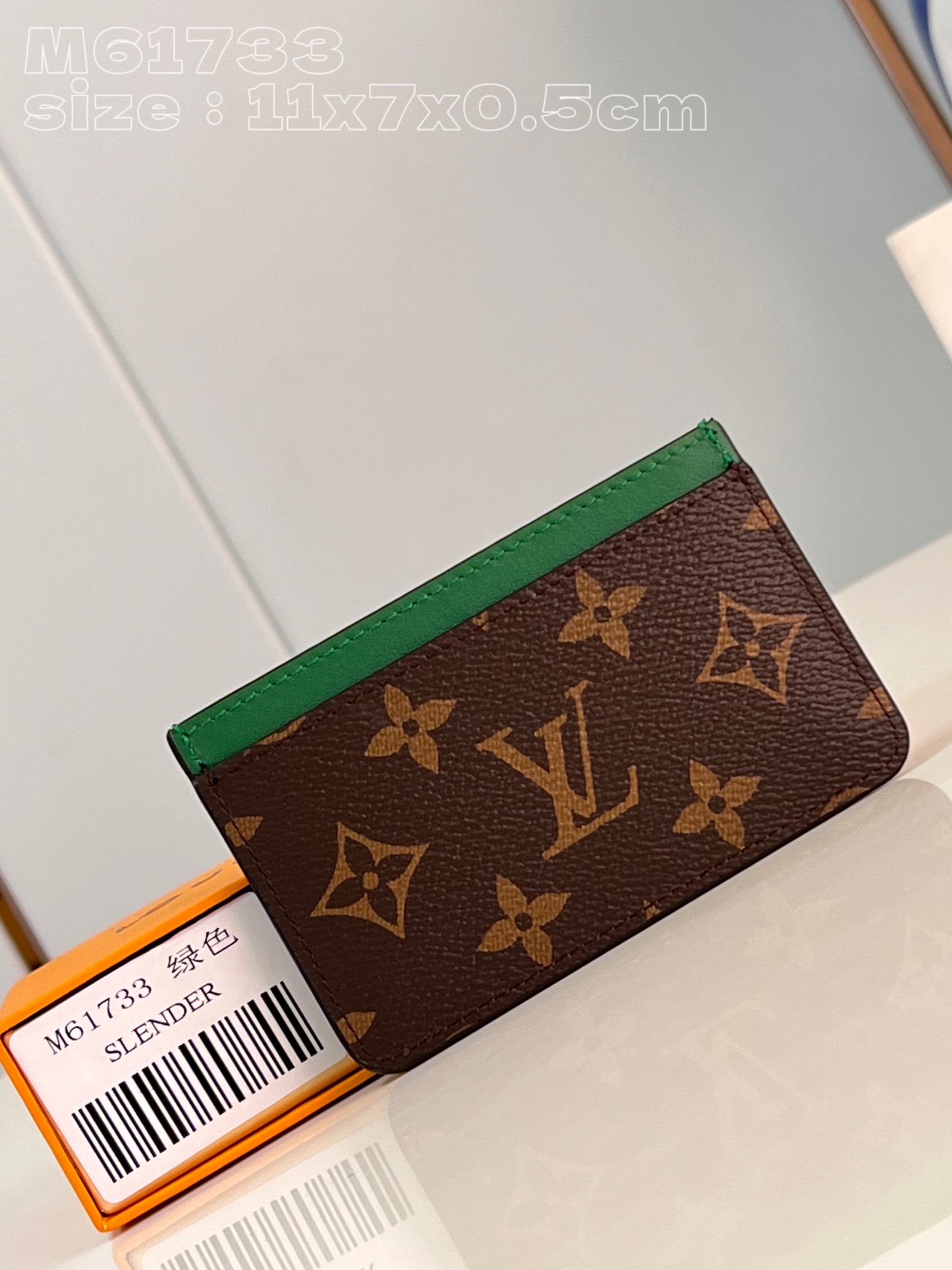 NO:401163,【Exclusive real photo M61733 green】M82874 This small card clip is made of Monogram Macassar coated canvas, which synchronizes bright tones for cowhide leather trim and exquisite lining. The interior space can accommodate large cards and notes, and the external mezzanine is convenient for the pick-up and storage of bank cards and transportation cards. 11 x 7 x 0.5 cm (length x height x width) V.160,LV [original leather],louis vuitton,cowhide19860909【独家实拍 M61733绿】M82874 本款小号卡夹取材 Monogram Macassar 涂层帆布,为顶部牛皮革饰边和考究内衬同步渲染明亮色调.内部空间可容纳大号卡片和票据,外部夹层方便取放银行卡和交通卡.11 x 7 x 0.5厘米 (长度 x 高 x 宽) V.160,LV【原厂皮】,louis vuitton,cowhide,Bag
