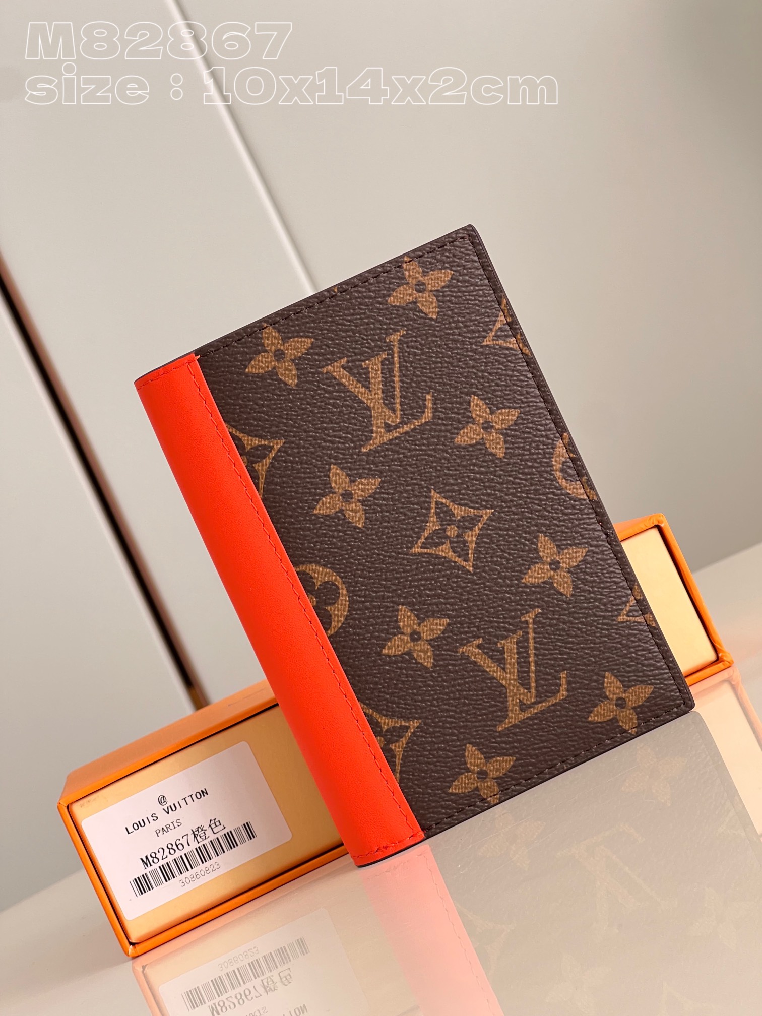 NO:401233,【Exclusive real photo M82867 Orange】M82863 This passport cover is made of Monogram Macaussar canvas outlined bright leather trim, and the fabric lining continues the same color. The practical design is equipped with patch pockets and multiple card mezzanines, which can properly store passports and other items. 10 x 14 x 2.5 cm (length x height x width) NS.200, LV [original leather], louis vuitton19860909【独家实拍 M82867橙】M82863 本款护照套为 Monogram Macassar 帆布勾勒明亮皮革饰边,织物内衬延续相同色调.实用设计配有贴袋和多重卡片夹层,可妥善存放护照和其他物品.10 x 14 x 2.5厘米(长度 x 高 x 宽) NS.200,LV【原厂皮】,louis vuitton,Bag