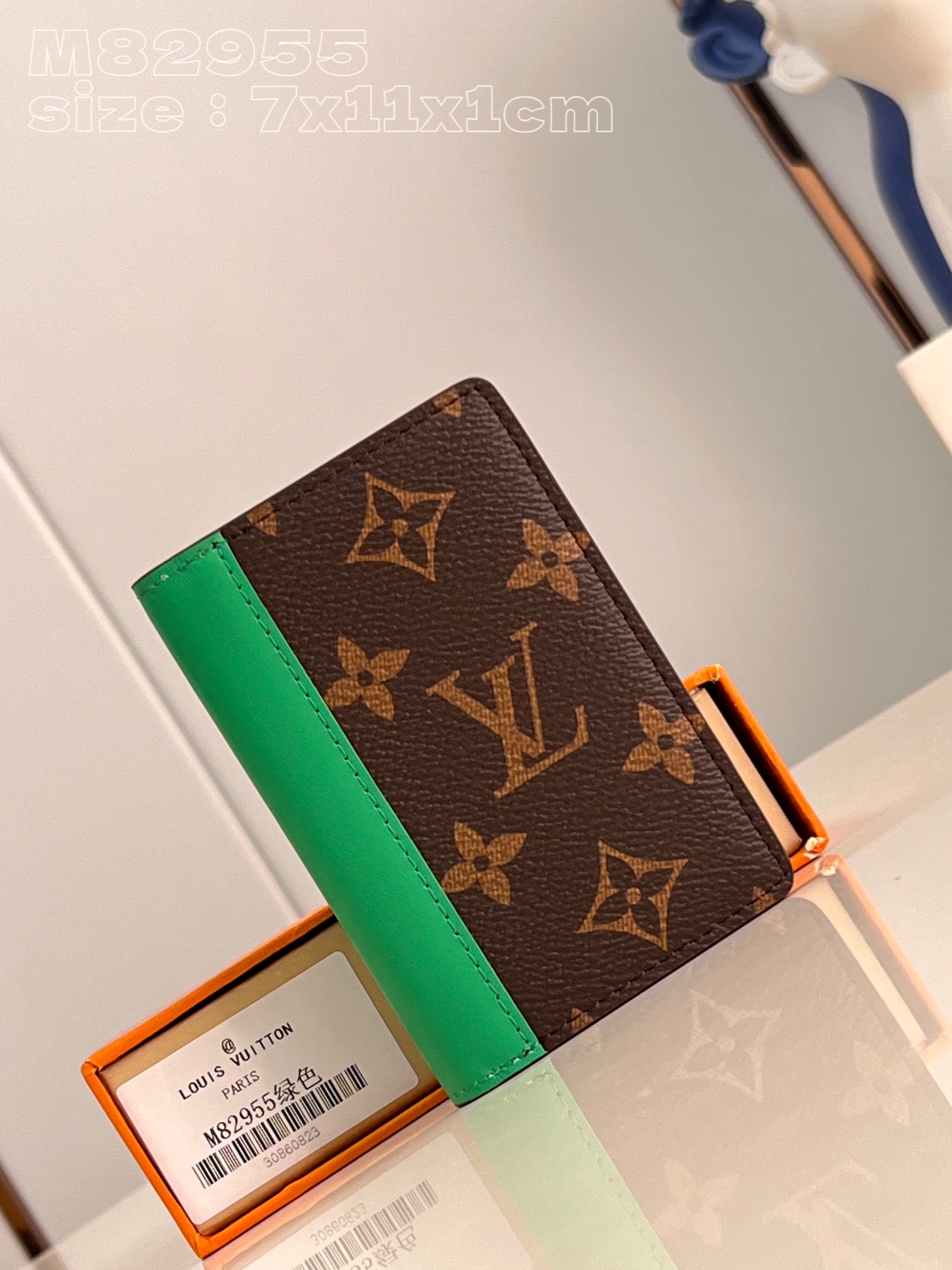 NO:401251,【Exclusive real photo M82955 green】This pocket wallet is made of Monogram Macassar coated canvas, which is uniformly rendered with bright tones for cowhide and neat inner lining. The compact configuration features pockets, card mezzanine and outer bags, which can store credit cards and transportation cards. 7.5 x 11.1 x 1 cm (length x height x width) NS.190,LV [original leather],louis vuitton,cowhide19860909【独家实拍 M82955绿】本款口袋钱夹取材 Monogram Macassar 涂层帆布,为牛皮革饰边和齐整内里一致渲染鲜亮色调.紧凑构型设有口袋、卡片夹层和外袋,可收纳信用卡和交通卡.7.5 x 11.1 x 1厘米(长度 x 高 x 宽) NS.190,LV【原厂皮】,louis vuitton,cowhide,Bag