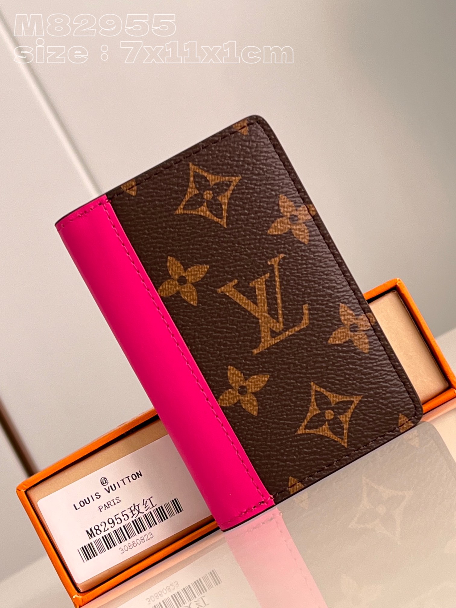 NO:401257,【Exclusive real photo M82955 rose red】This pocket wallet is made of Monogram Macassar coated canvas, which is uniformly rendered with bright tones for cowhide and neat inner lining. The compact configuration features pockets, card mezzanine and outer bags, which can store credit cards and transportation cards. 7.5 x 11.1 x 1 cm (length x height x width) NS.190,LV [original leather],louis vuitton,cowhide19860909【独家实拍 M82955玫红】本款口袋钱夹取材 Monogram Macassar 涂层帆布,为牛皮革饰边和齐整内里一致渲染鲜亮色调.紧凑构型设有口袋、卡片夹层和外袋,可收纳信用卡和交通卡.7.5 x 11.1 x 1厘米(长度 x 高 x 宽) NS.190,LV【原厂皮】,louis vuitton,cowhide,Bag