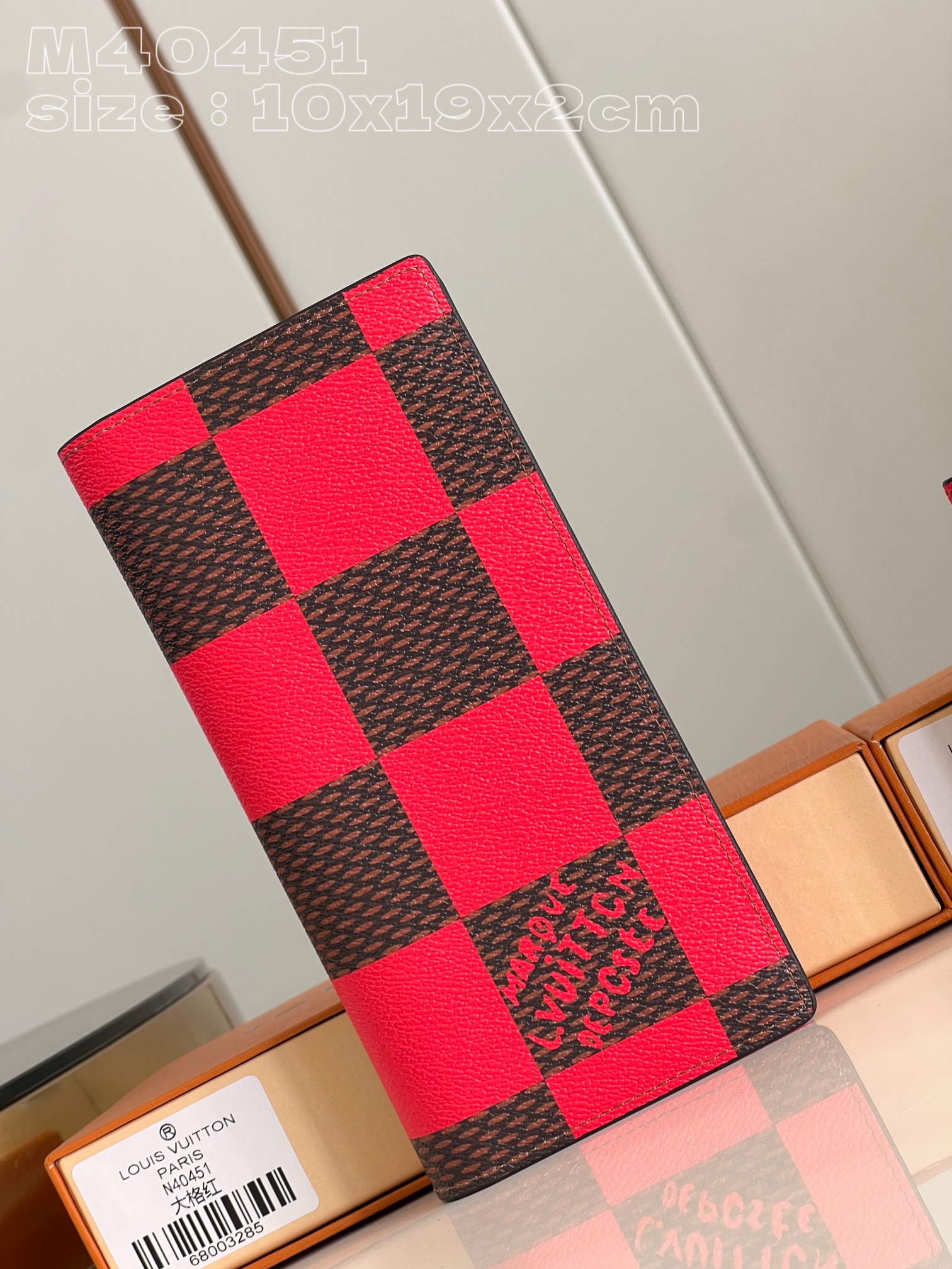 NO:401294,【Exclusive real photo M40451 large grid red】This Brazza wallet is selected from Damier Graphite 3D canvas, showing the contemporary interpretation of Louis Vuitton classic plaid pattern, with a tough style and small size, which can be stuffed into a jacket chest pocket, and can easily store various coins, credit cards and notes. 10 x 19 x 2 cm (length x height x width) C.260, LV [original leather], louis vuitton, louis vuitton, jackets & coats19860909【独家实拍 M40451大格红】本款Brazza 钱夹选取 Damier Graphite 3D 帆布,展现路易威登经典格纹的当代演绎,风格硬朗 尺寸小巧,能够塞入夹克胸袋,同时轻松收纳各种硬币、信用卡与票据.10 x 19 x 2厘米(长度 x 高 x 宽) C.260,LV【原厂皮】,louis vuitton,louis vuitton,jackets & coats,Bag