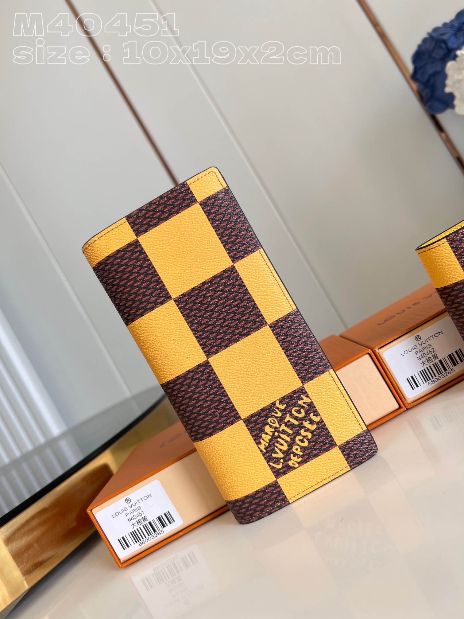 NO:401297,【Exclusive real photo M40451 large grid yellow】This Brazza wallet is selected from Damier Graphite 3D canvas, showing the contemporary interpretation of Louis Vuitton classic plaid pattern, with a tough style and small size, which can be stuffed into a jacket chest pocket, and can easily store various coins, credit cards and notes. 10 x 19 x 2 cm (length x height x width) C.260, LV [original leather], louis vuitton, louis vuitton, jackets & coats19860909【独家实拍 M40451大格黄】本款Brazza 钱夹选取 Damier Graphite 3D 帆布,展现路易威登经典格纹的当代演绎,风格硬朗 尺寸小巧,能够塞入夹克胸袋,同时轻松收纳各种硬币、信用卡与票据.10 x 19 x 2厘米(长度 x 高 x 宽) C.260,LV【原厂皮】,louis vuitton,louis vuitton,jackets & coats,Bag