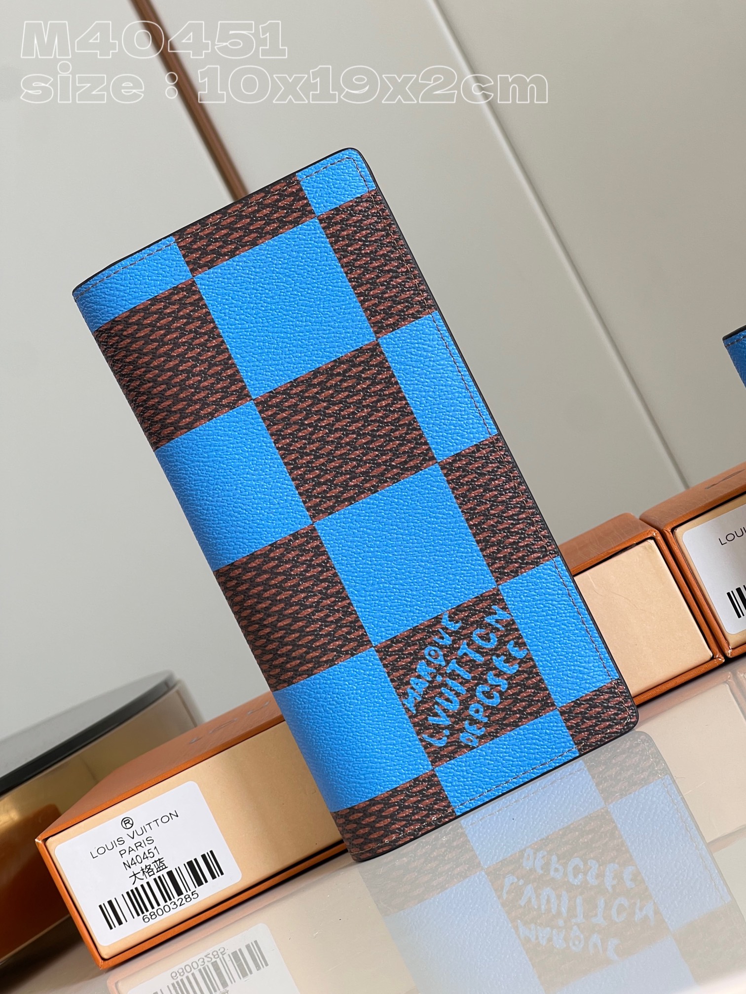 NO:401303,【Exclusive real photo M40451 large grid blue】This Brazza wallet is selected from Damier Graphite 3D canvas, showing the contemporary interpretation of Louis Vuitton classic plaid pattern, with a tough style and small size, which can be stuffed into a jacket chest pocket, and easily store various coins, credit cards and bills. 10 x 19 x 2 cm (length x height x width) C.260, LV [original leather], louis vuitton, louis vuitton, jackets & coats19860909【独家实拍 M40451大格蓝】本款Brazza 钱夹选取 Damier Graphite 3D 帆布,展现路易威登经典格纹的当代演绎,风格硬朗 尺寸小巧,能够塞入夹克胸袋,同时轻松收纳各种硬币、信用卡与票据.10 x 19 x 2厘米(长度 x 高 x 宽) C.260,LV【原厂皮】,louis vuitton,louis vuitton,jackets & coats,Bag