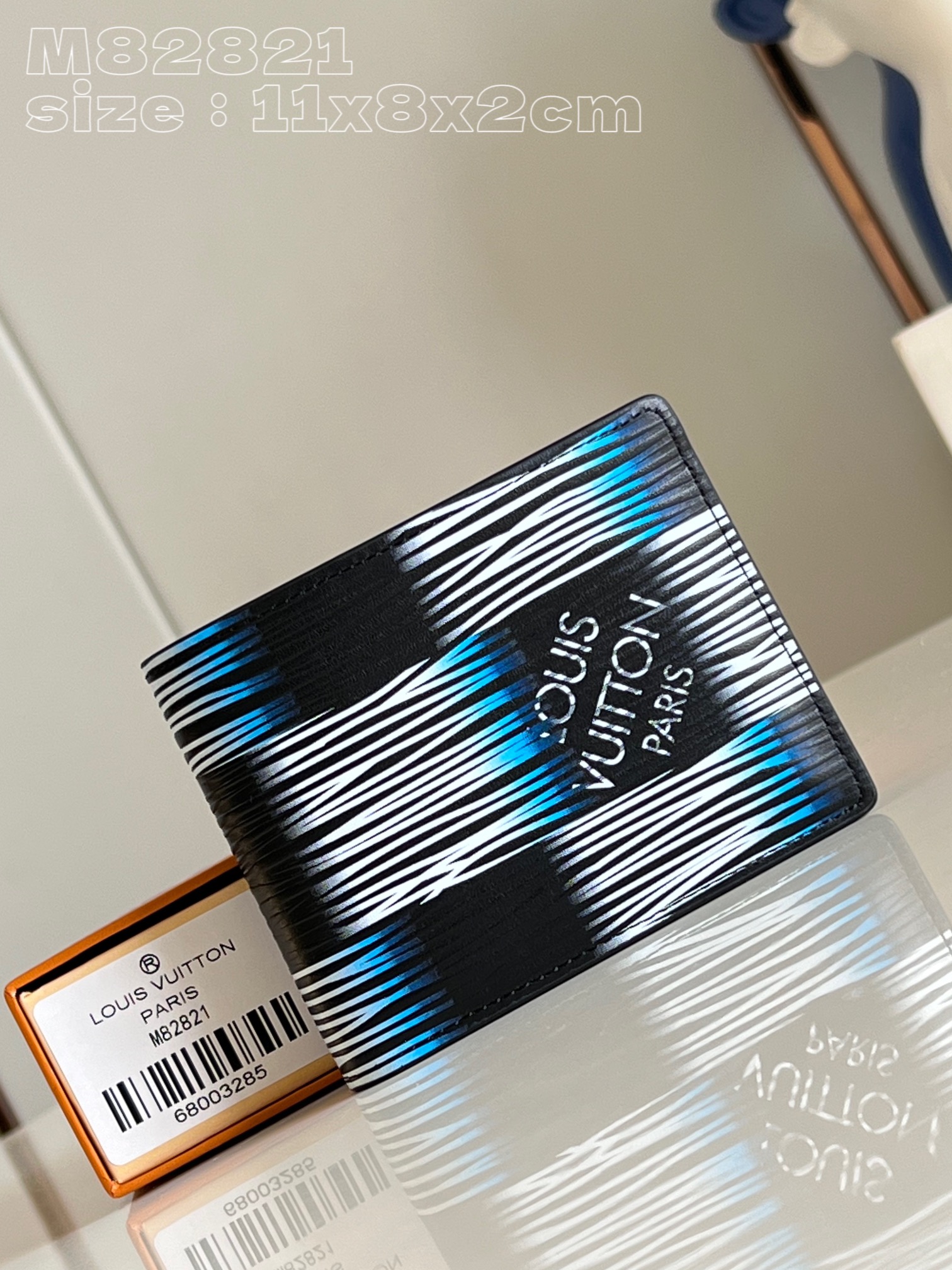 NO:401308,【Exclusive real shot M82821】This slim and stylish Slender wallet shows new vitality in Damier Rush style. It is made of luxurious Epi XL cowhide and is decorated with saturated blue tones of Louis Vuitton's iconic Damier pattern. The printed pattern reminds people of the rush of time and the passing of the year. This practical wallet combines modern style and traditional elegant style, with a unique style. 11 x 8.5 x 2 cm (length x height x width) C.220, LV [original leather], louis vuitton, louis vuitton, cowhide19860909【独家实拍 M82821】這款纖巧時尚的Slender錢包以Damier Rush造型展現全新活力,設計以奢華的Epi XL牛皮製作,並綴以飽和藍色色調的路易威登標誌性Damier圖案,印花圖案則令人聯想起時光匆匆、年日四季飛逝.這款實用的錢包結合現代風格及傳統優雅格調,風格別樹一幟.11 x 8.5 x 2厘米(長度 x 高度 x 闊度) C.220,LV【原厂皮】,louis vuitton,louis vuitton,cowhide,Bag