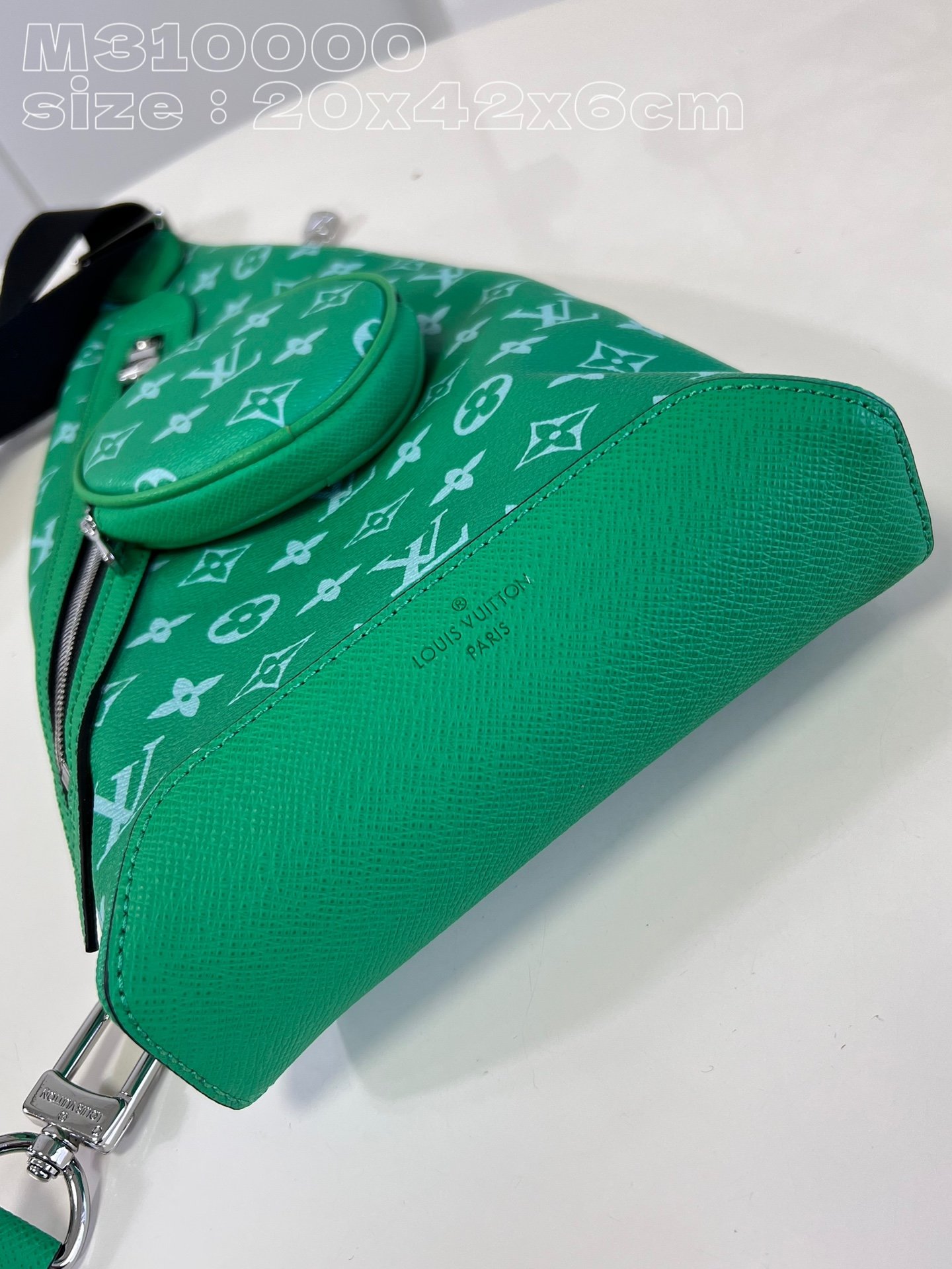 顶级原单M31000绿本款Duo单肩包拼接Monogram帆布和Taïga牛皮革以悠闲格调诠释多元潮流理