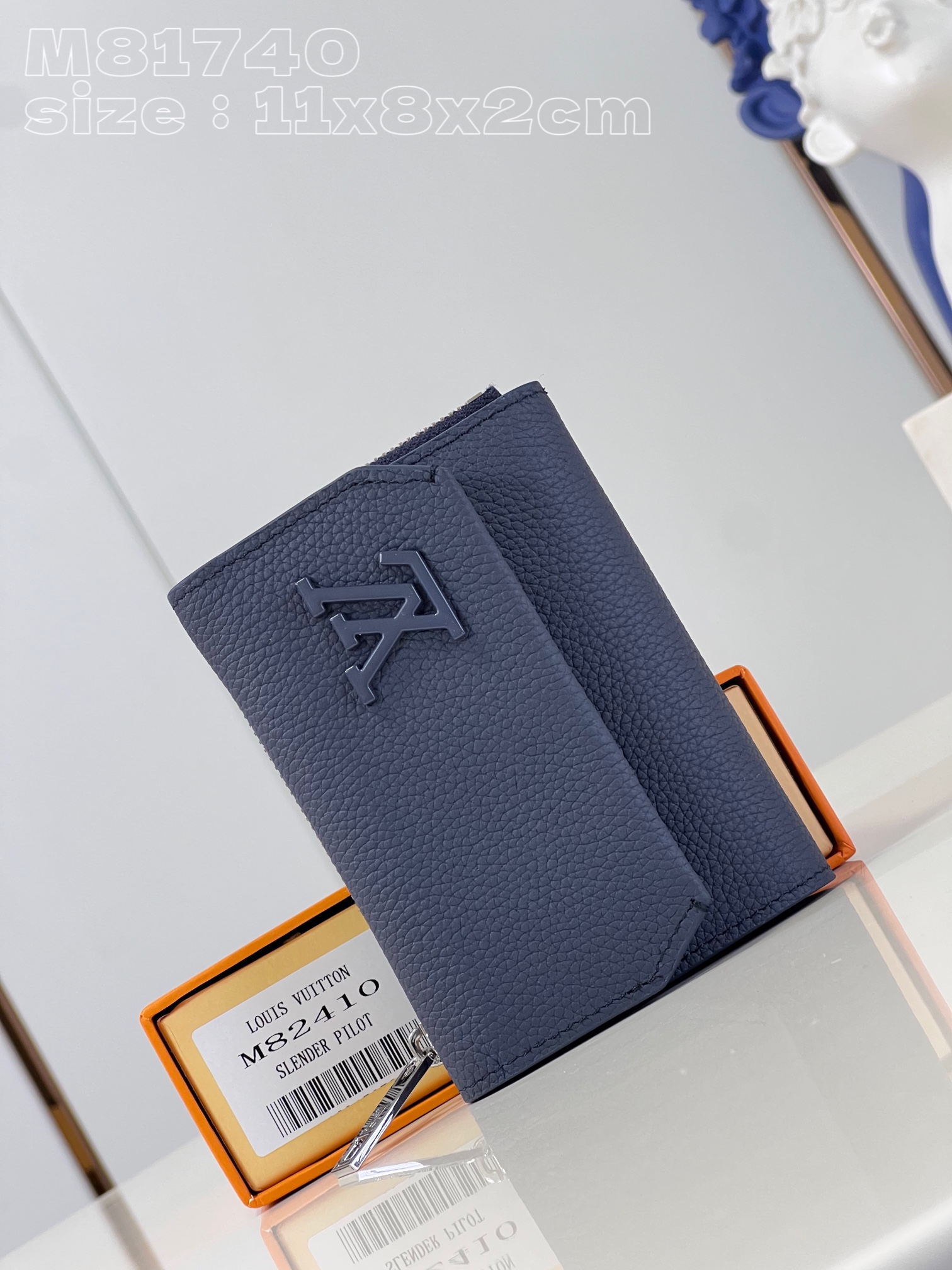 Louis Vuitton Fake
 Wallet Blue Dark Cowhide M81740