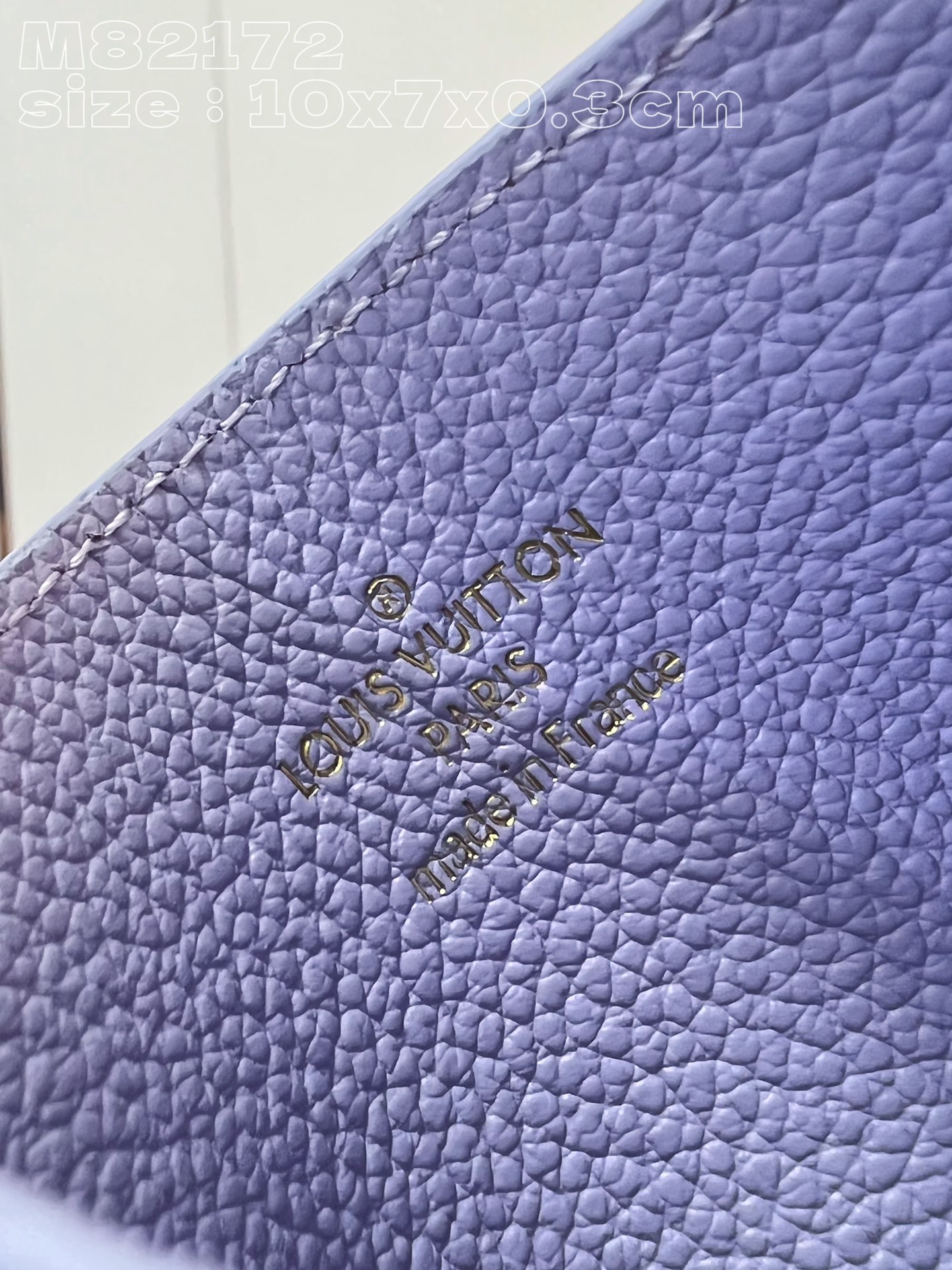 顶级原单M82172紫這款母親節特別版LVCharms名片夾是完美的禮品設計選用粒面MonogramEm