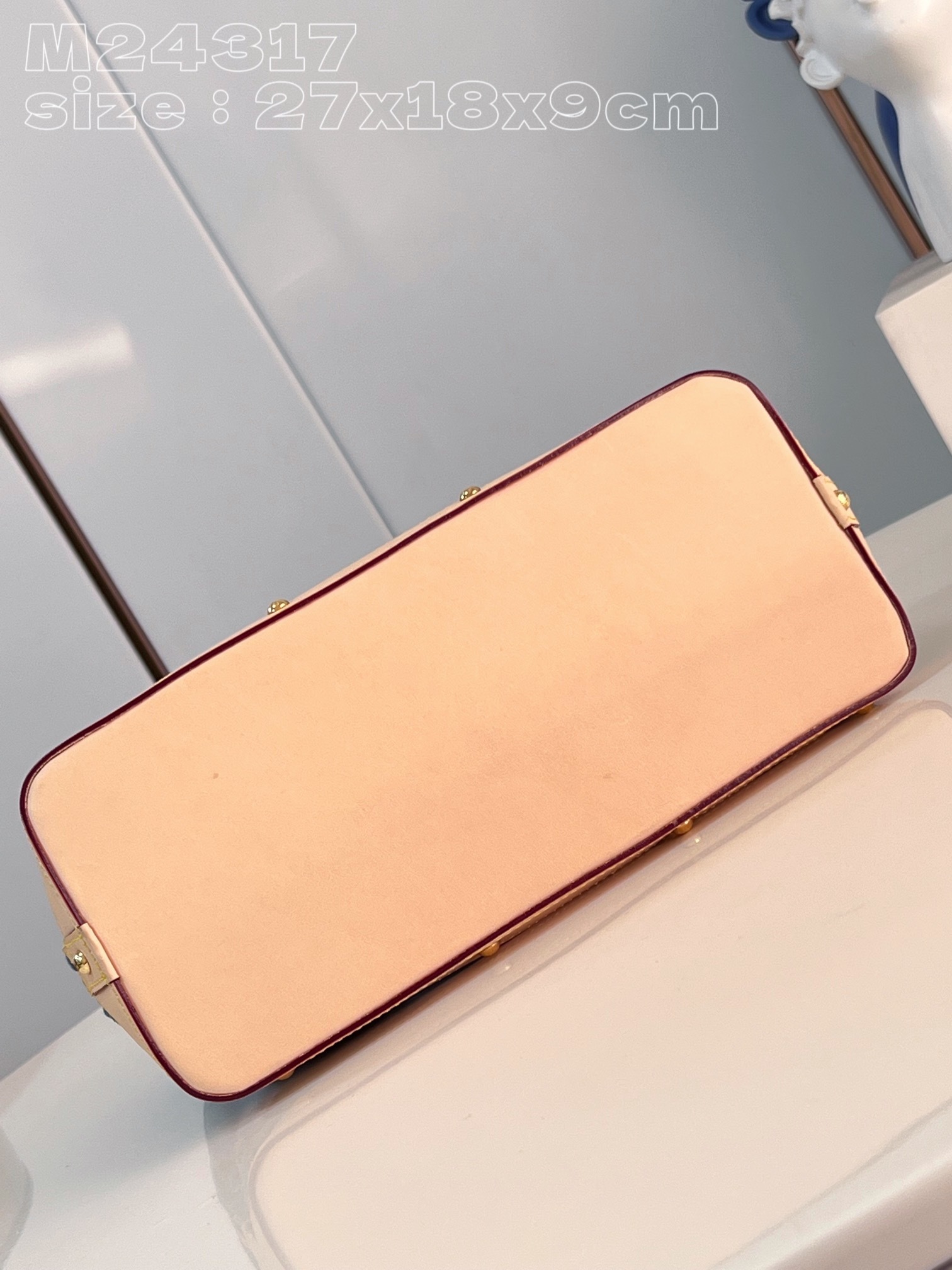 顶级原单M24317本款PochetteCosmétique化妆包以MonogramDenim面料裁出新
