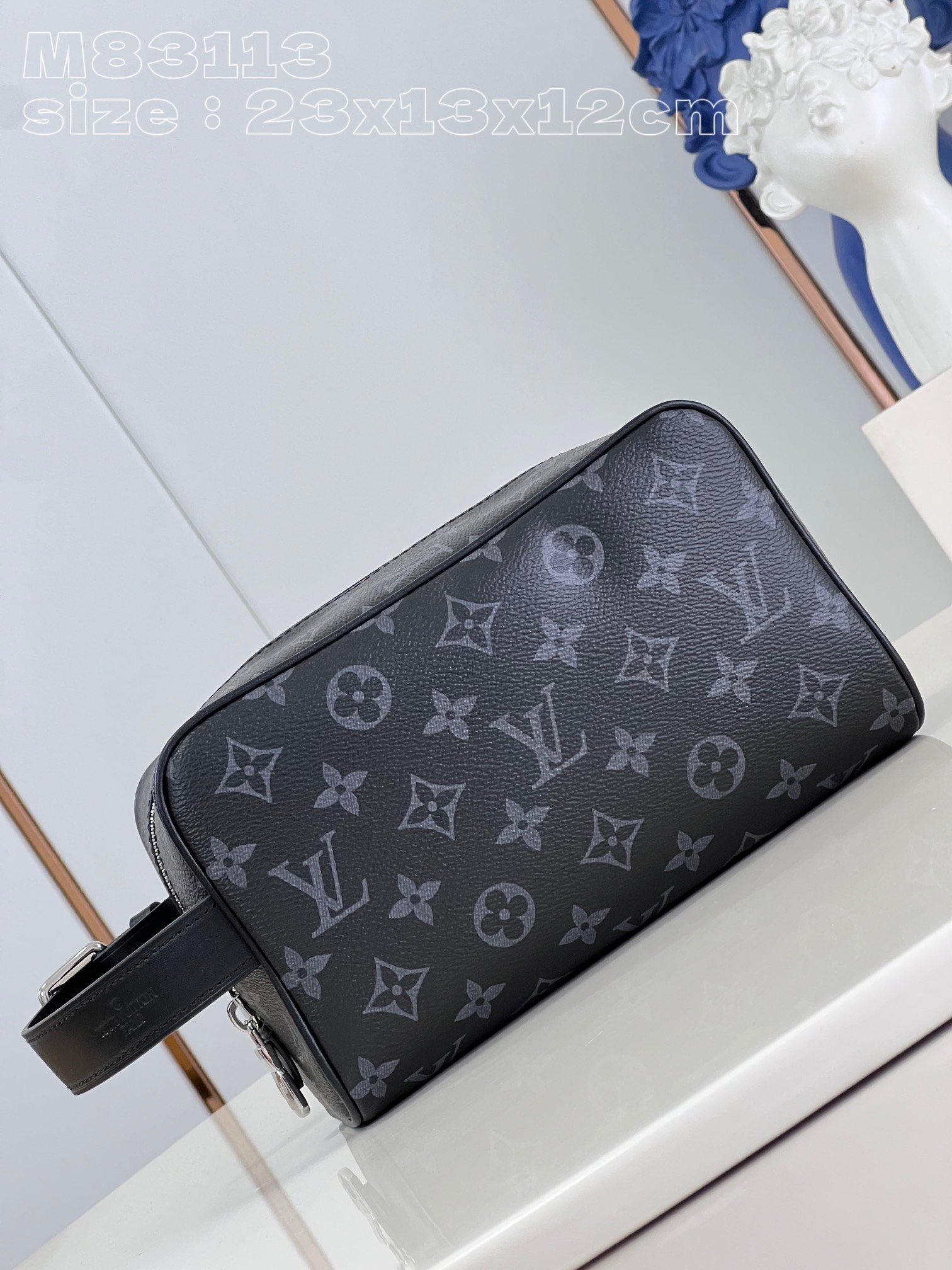 NO:401467,【Exclusive real photo M83113 Black Flower】The new Locker Dopp Kit combines modern fashion style and Louis Vuitton's iconic elegant style. It is made of the brand's classic Monogram Eclipse canvas. It has multiple practical functions, such as a washable lining and a comfortable adjustable length side handle. The design is small but spacious, and it is enough to store all essential items. It combines fashionable design and practical functions. It is definitely a must-have companion for travel. 23 x 13 x 12 cm (length x height x width) C.500, LV [original leather], louis vuitton, louis vuitton19860909【独家实拍 M83113黑花】全新的Locker Dopp Kit兼備現代的時尚風格及路易威登標誌性的典雅格調,以品牌經典的Monogram Eclipse帆布製造,具有多個實用功能,如可洗襯裡及舒適的可調節長度側手柄.設計尺寸小巧卻容量寬敞,足以存放所有必需品,時尚設計與實用功能兼,絕對是旅行必備良伴.23 x 13 x 12厘米(長度 x 高度 x 闊度) C.500,LV【原厂皮】,louis vuitton,louis vuitton,Bag