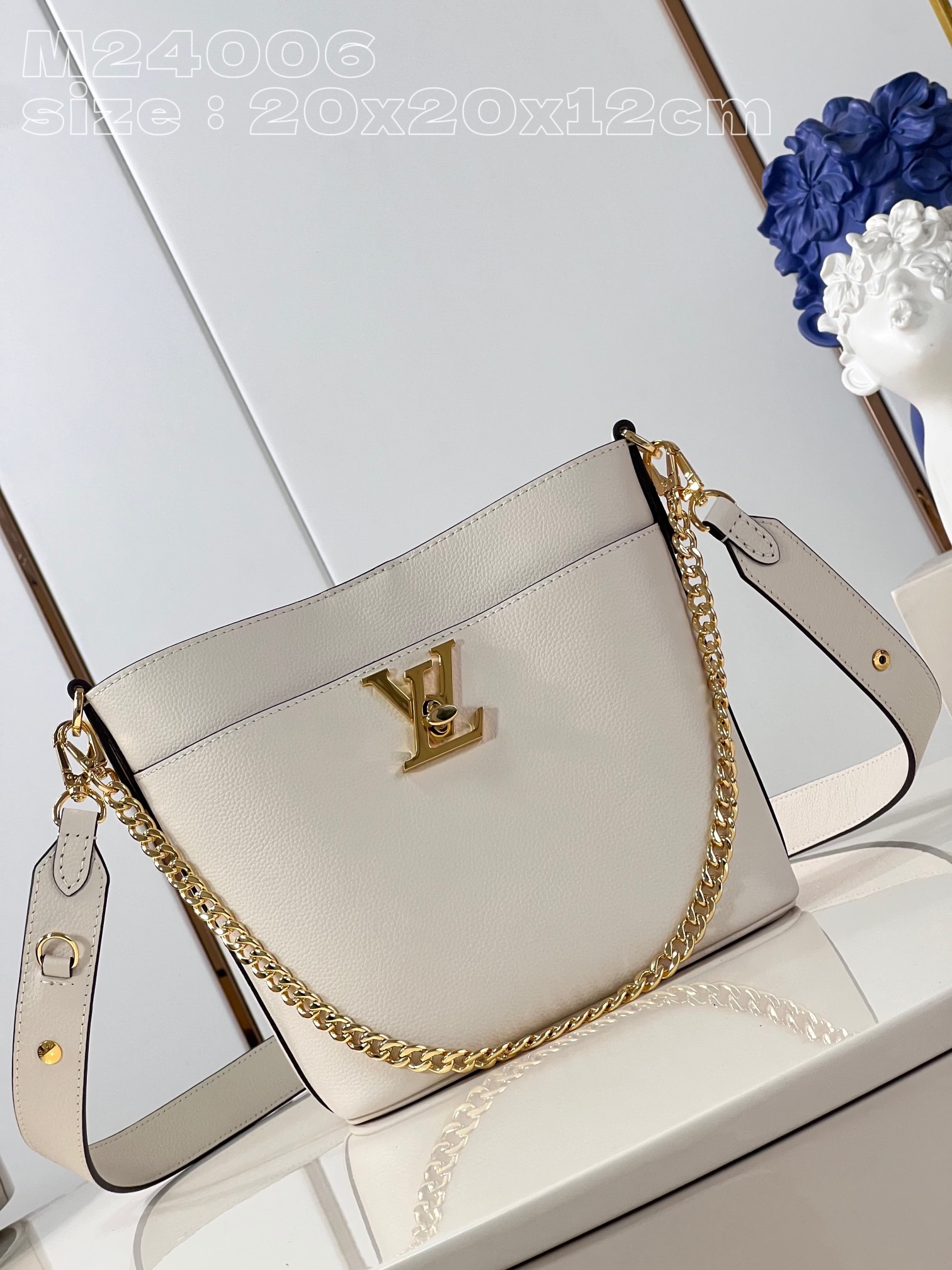 Buy Sell
 Louis Vuitton Bucket Bags White Cowhide Chains M24006