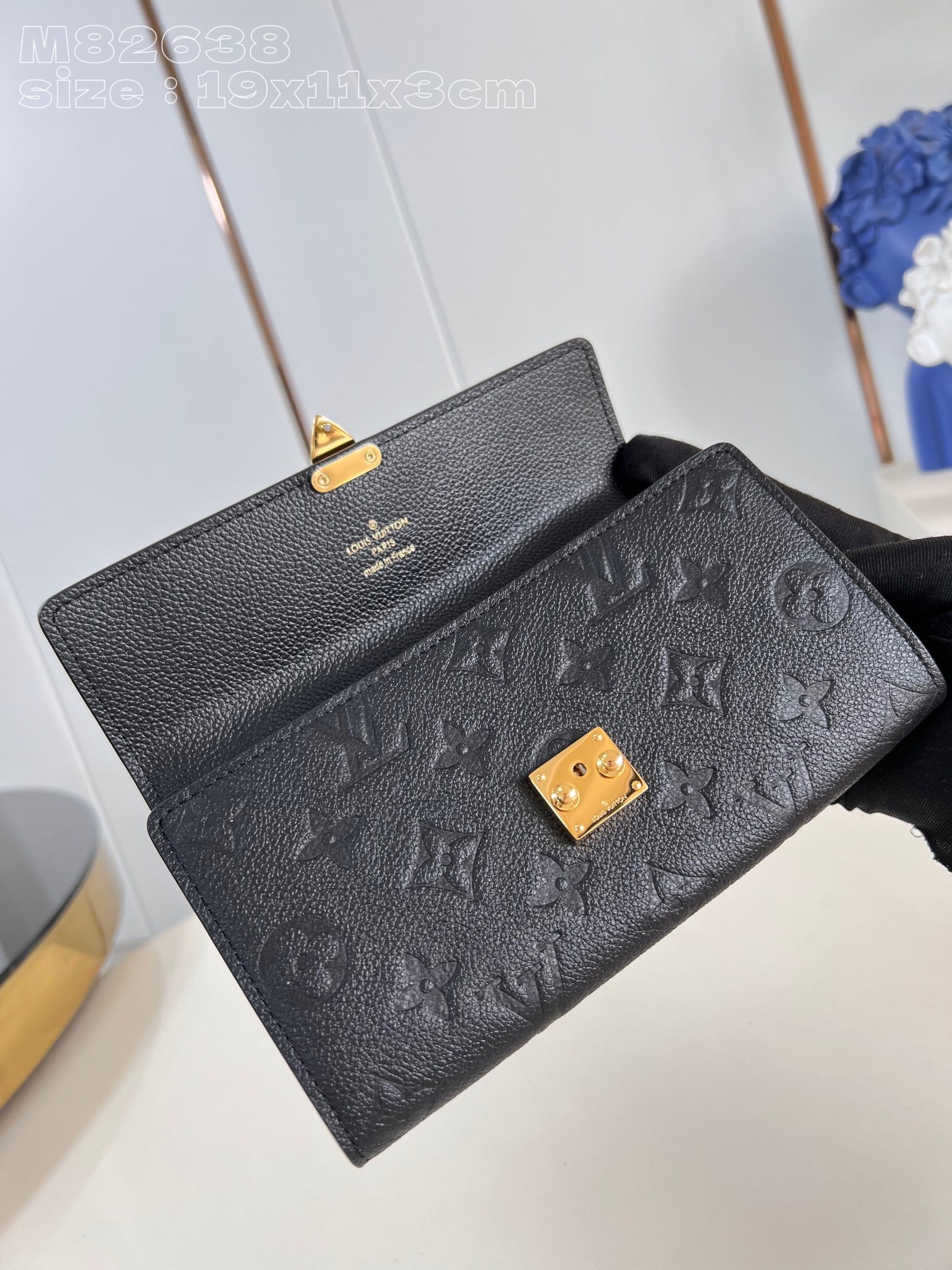 顶级原单M82638黑這款Sarah錢包採用MonogramEmpreinte皮革製作可完美配襯Meti