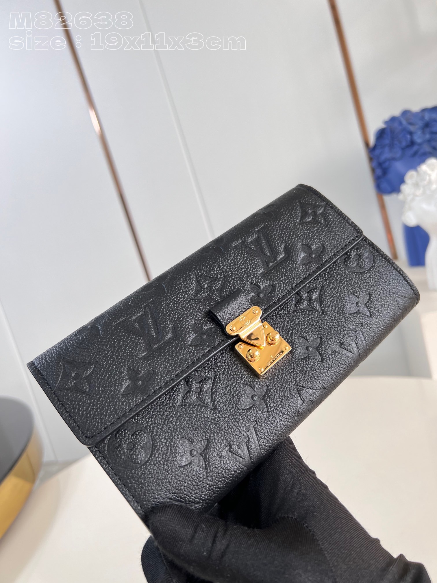 顶级原单M82638黑這款Sarah錢包採用MonogramEmpreinte皮革製作可完美配襯Meti