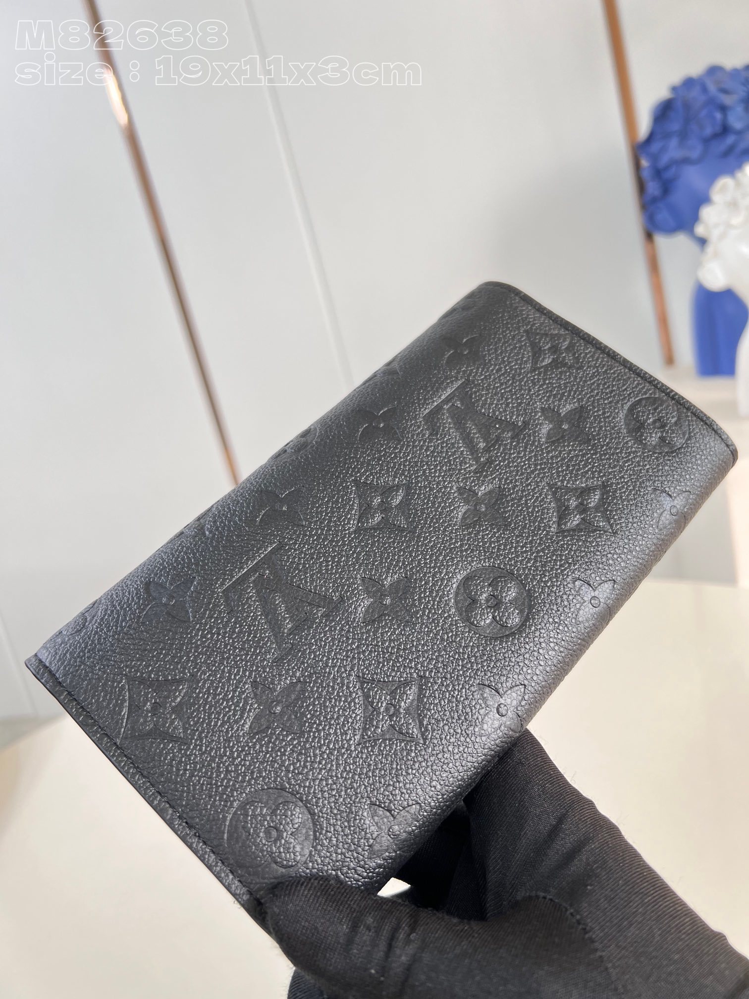 顶级原单M82638黑這款Sarah錢包採用MonogramEmpreinte皮革製作可完美配襯Meti