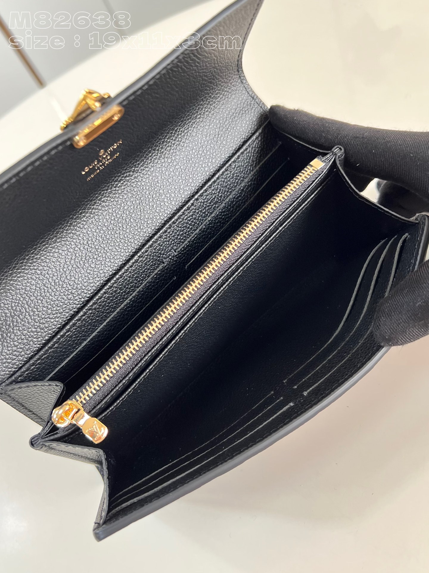 顶级原单M82638黑這款Sarah錢包採用MonogramEmpreinte皮革製作可完美配襯Meti