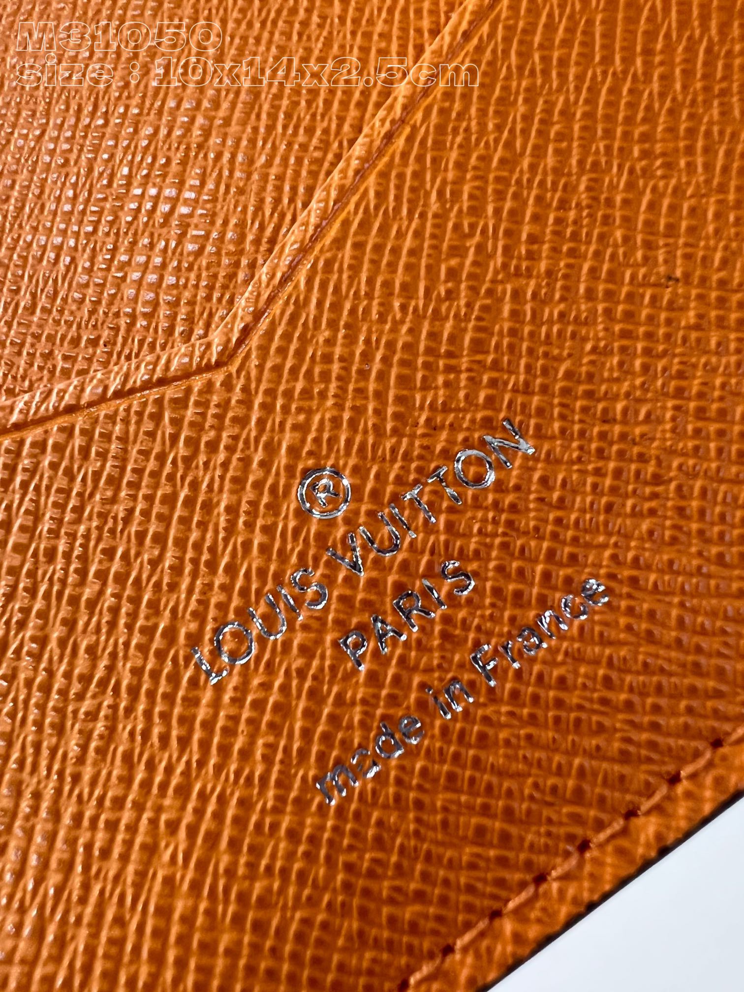 顶级原单M31050橙本款护照套以雅致风格和实用细节谱写Taïgarama系列基调为经典Monogram