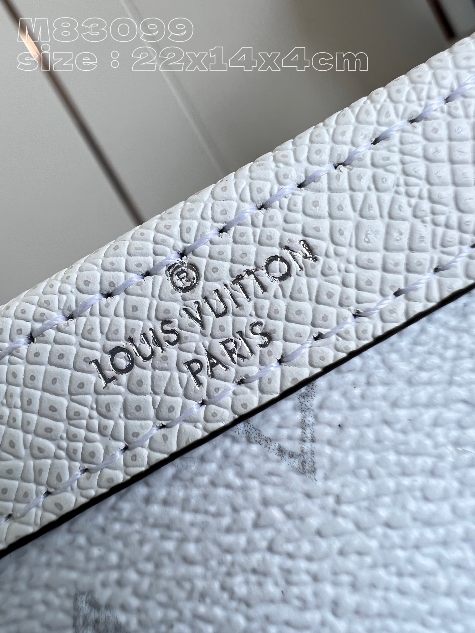 顶级原单M83099白套装這款混合風格的Gaston隨身錢包以Monogram塗層帆布和色彩相襯的Taï