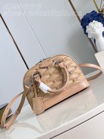 Louis Vuitton LV Alma BB Tassen handtassen Abrikos kleur Schapenvacht M23666