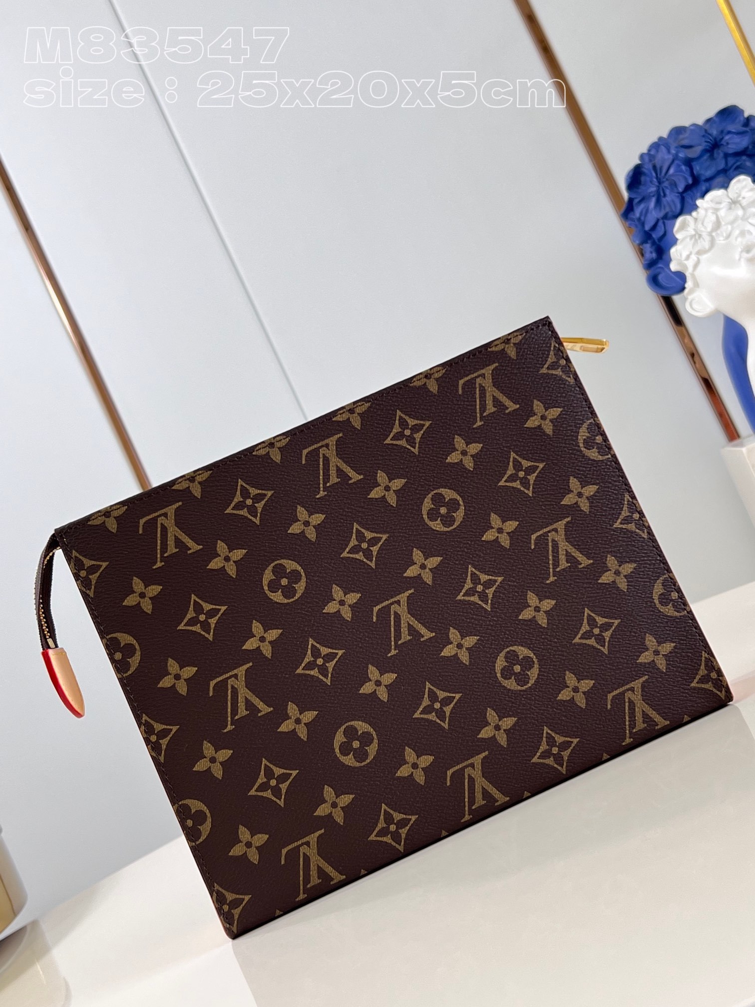 顶级原单M83547PocheToilette盥洗袋取材路易威登经典Monogram帆布和细腻牛皮革搭配
