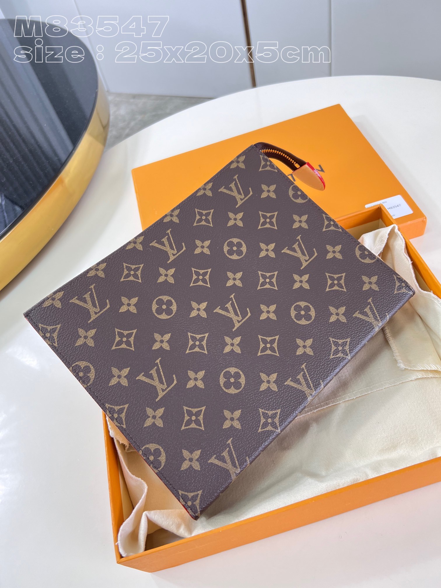 顶级原单M83547PocheToilette盥洗袋取材路易威登经典Monogram帆布和细腻牛皮革搭配