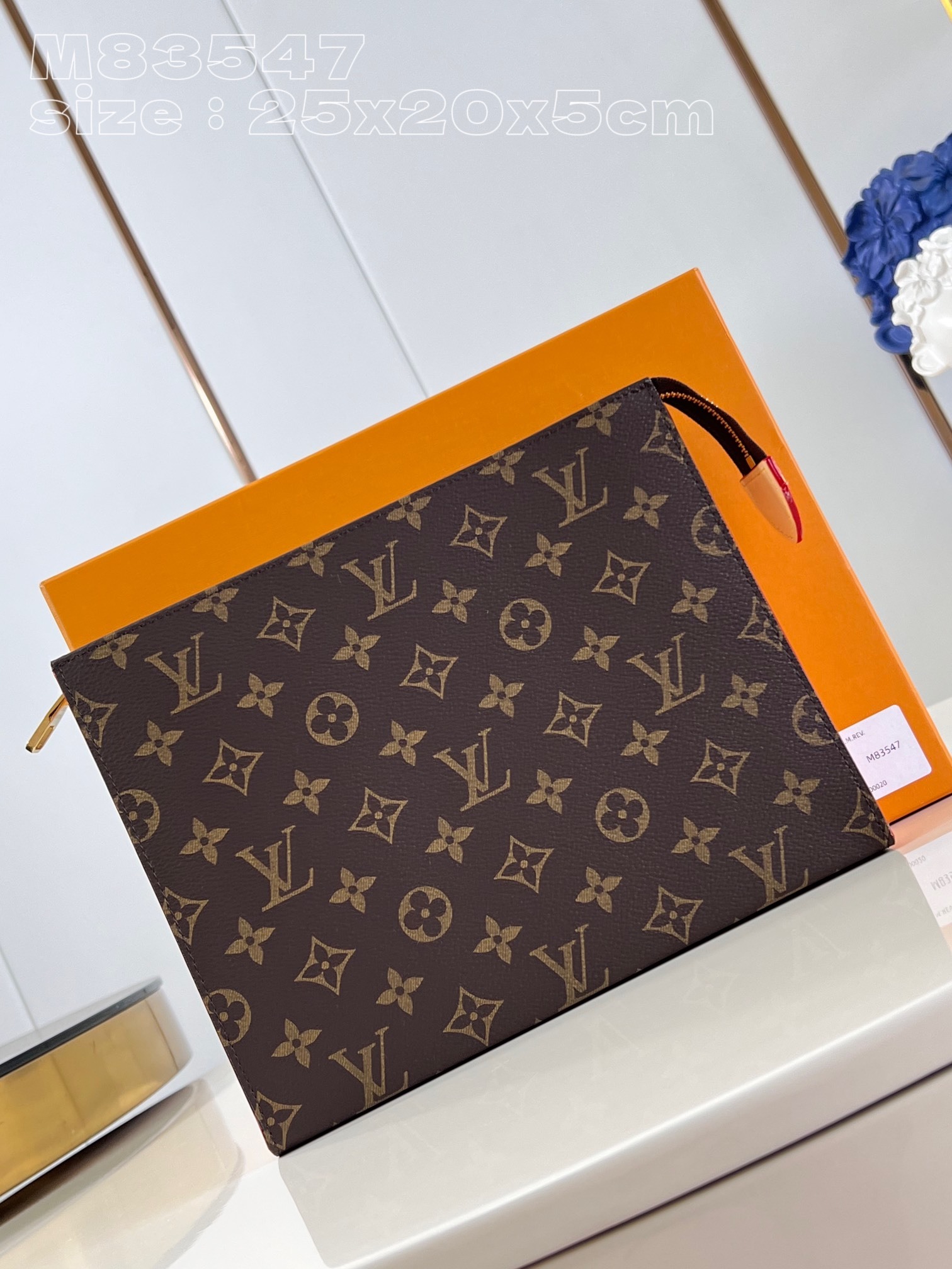 顶级原单M83547PocheToilette盥洗袋取材路易威登经典Monogram帆布和细腻牛皮革搭配