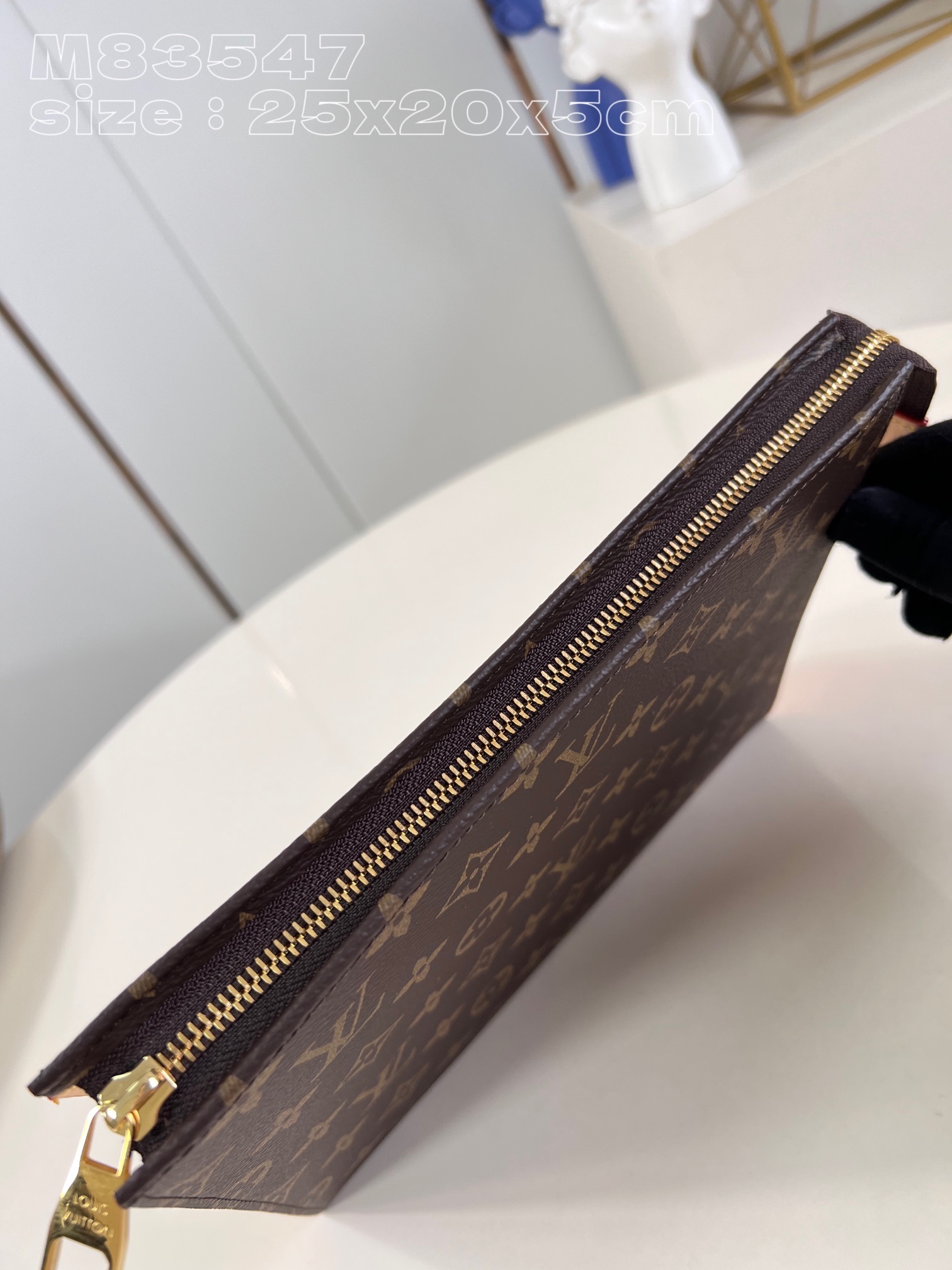 顶级原单M83547PocheToilette盥洗袋取材路易威登经典Monogram帆布和细腻牛皮革搭配