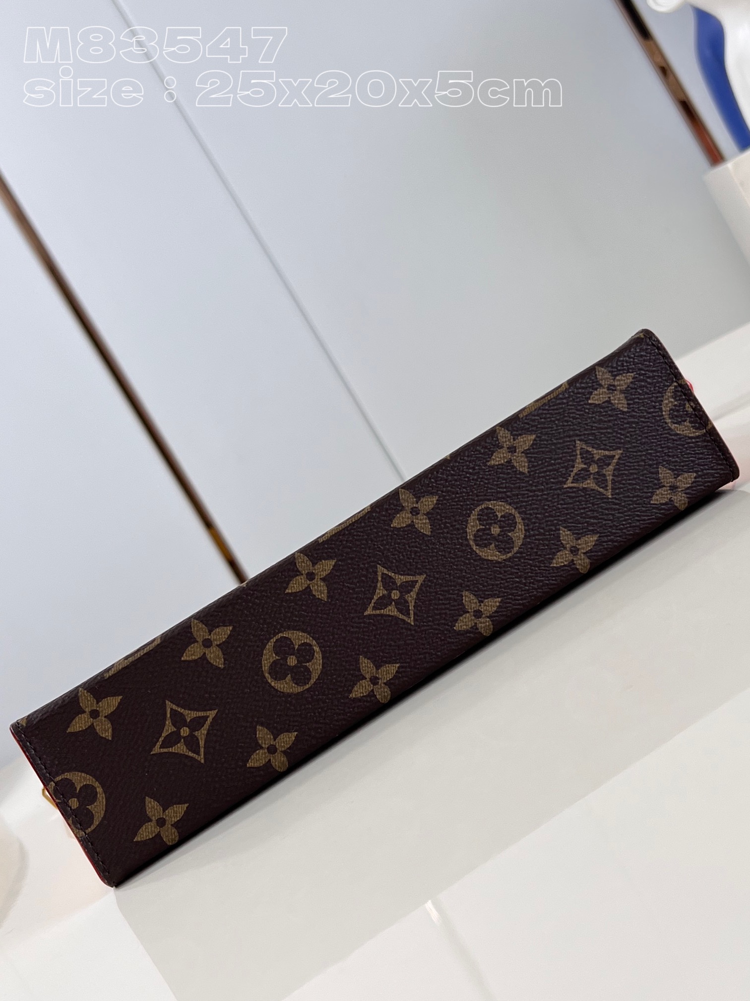 顶级原单M83547PocheToilette盥洗袋取材路易威登经典Monogram帆布和细腻牛皮革搭配