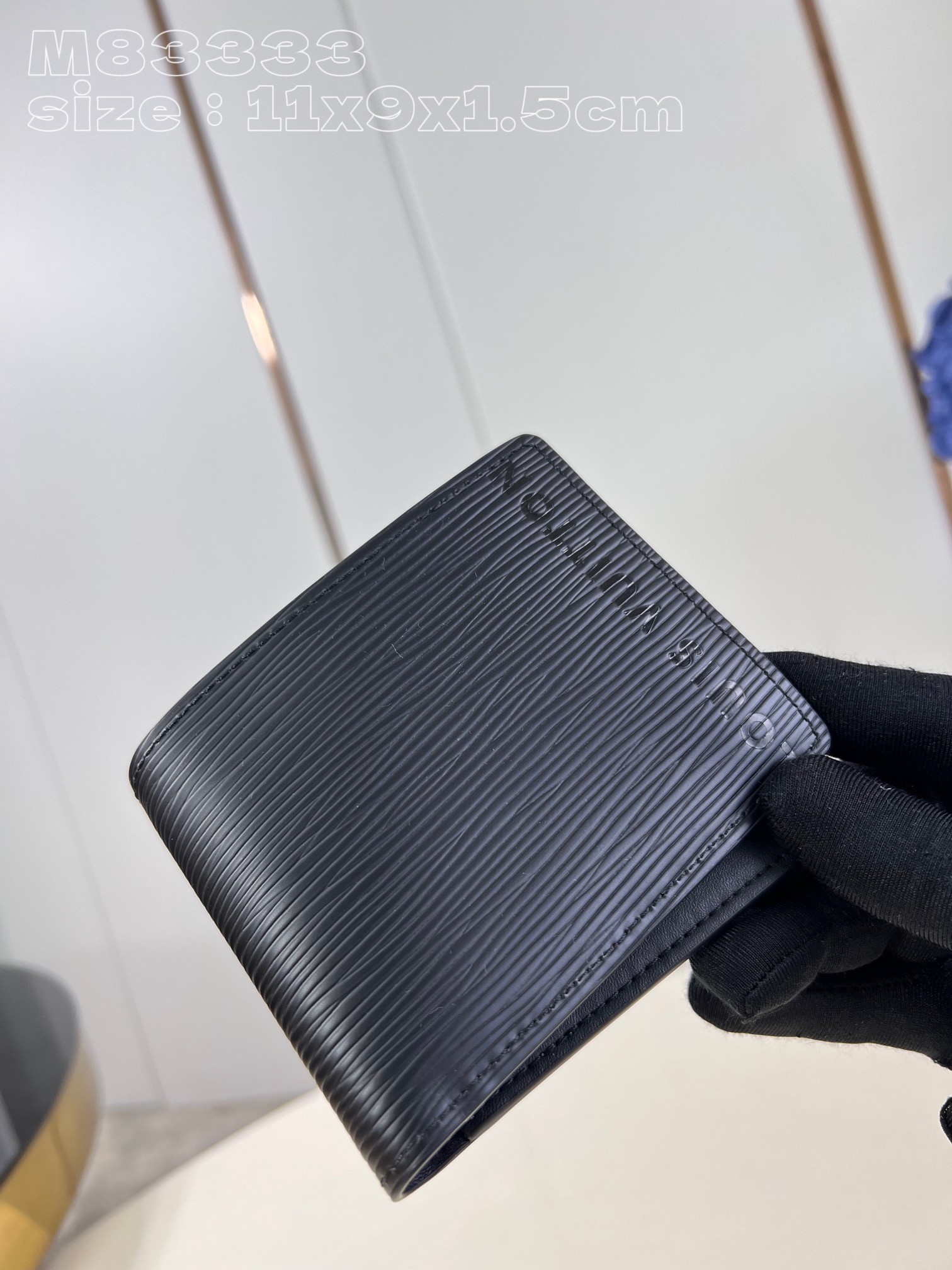 NO:401735,【Exclusive real shot M83333】This Multiple wallet is made of Epi XL leather, and the eye-catching presents an enlarged version of Epi embossed. The exquisite configuration continues the classic design, with card mezzanine, inner bag, inner compartment and side bill mezzanine, and the same color Louis Vuitton logo adds a brand mark. 11.5 x 9 x 1.5 cm (length x height x width) C.220, LV [original leather], louis vuitton, louis vuitton19860909【独家实拍 M83333】本款 Multiple 钱夹取材 Epi XL 皮革,瞩目呈现 Epi 压纹的放大版本.精巧构型延续经典设计,设有卡片夹层、内袋、内隔层和侧面票据夹层,同色路易威登标识再添品牌印记.11.5 x 9 x 1.5厘米 (长度 x 高 x 宽) C.220,LV【原厂皮】,louis vuitton,louis vuitton,Bag