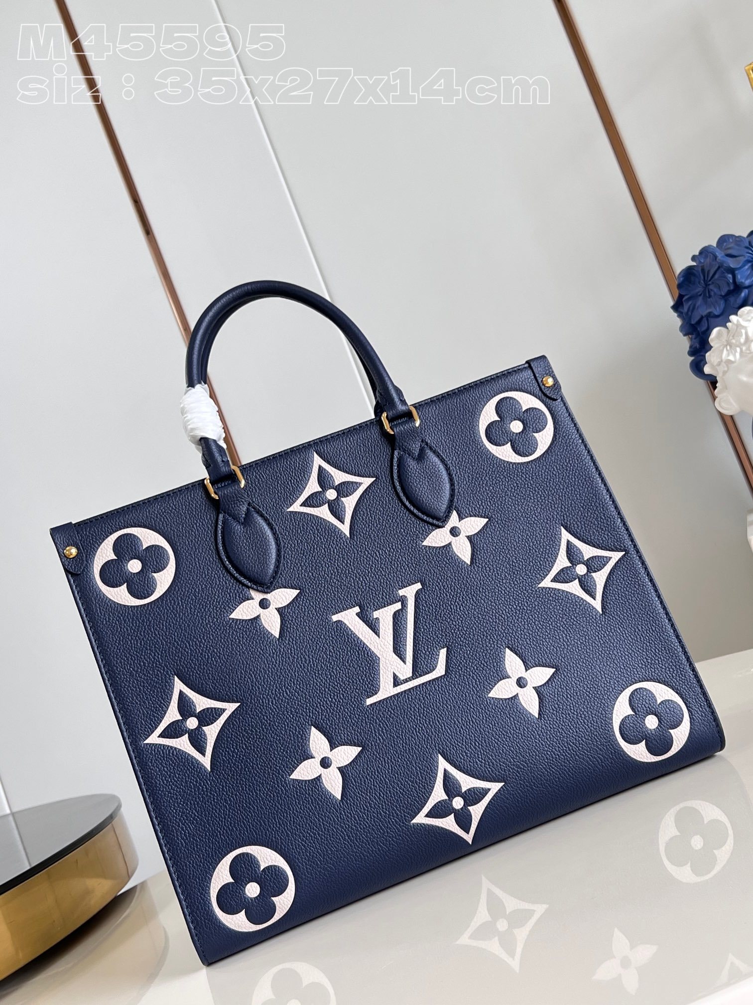 顶级原单M45595深蓝丝印本款OnTheGo中号手袋为柔软MonogramEmpreinte粒面牛皮革