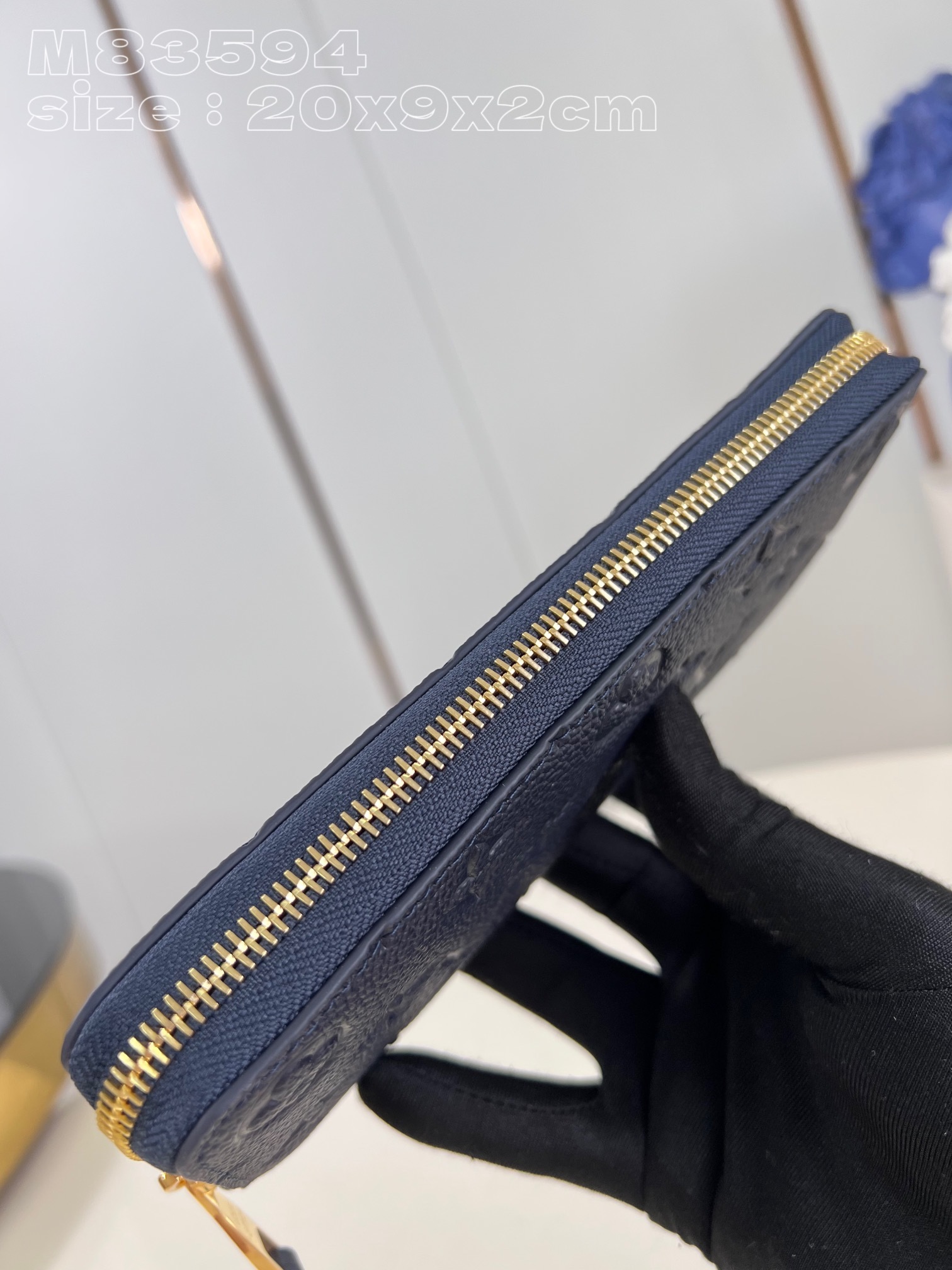 顶级原单M83594深蓝压花這款Clémence錢包選用MonogramEmpreinte柔軟粒面皮革重