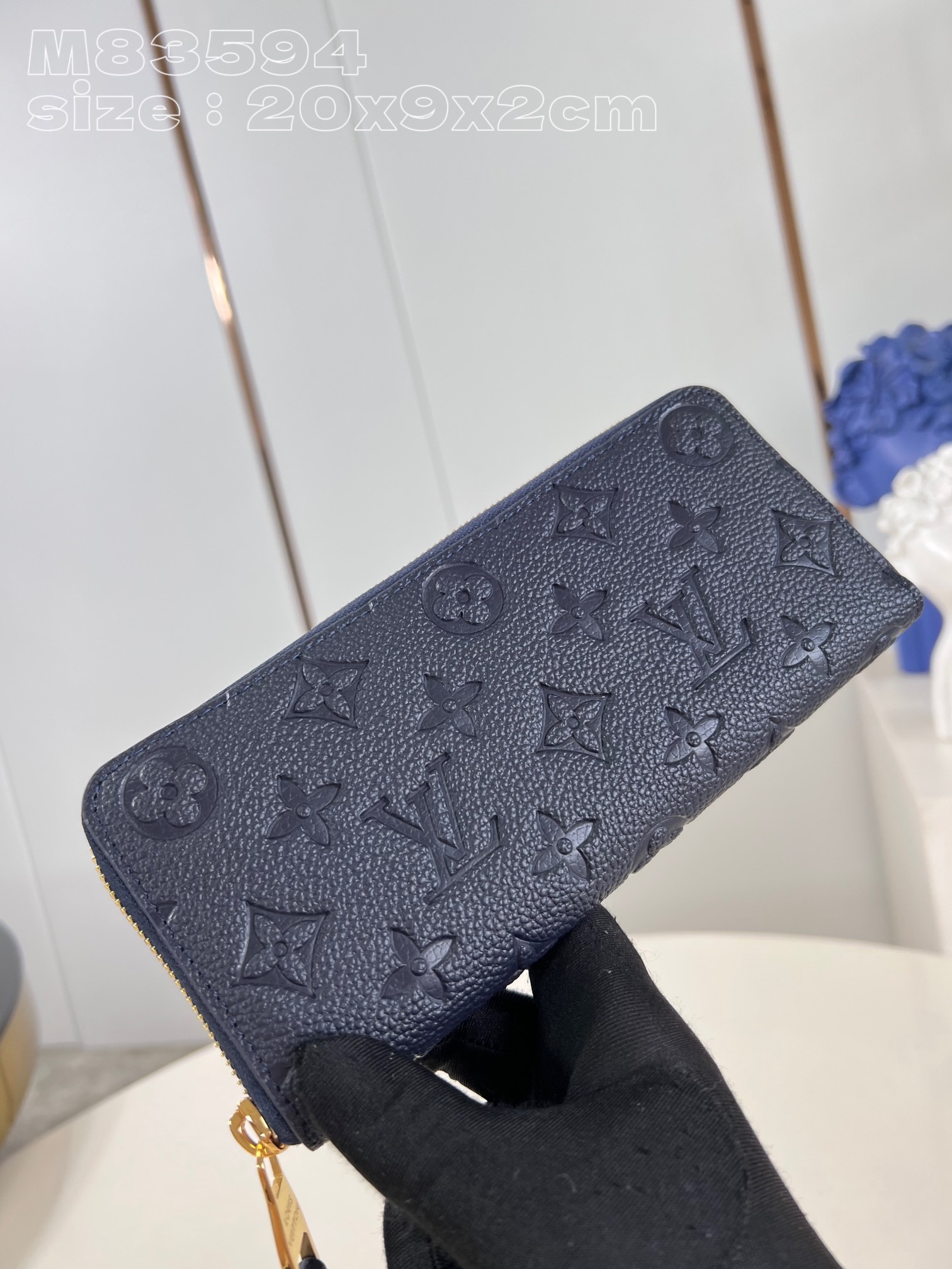 顶级原单M83594深蓝压花這款Clémence錢包選用MonogramEmpreinte柔軟粒面皮革重