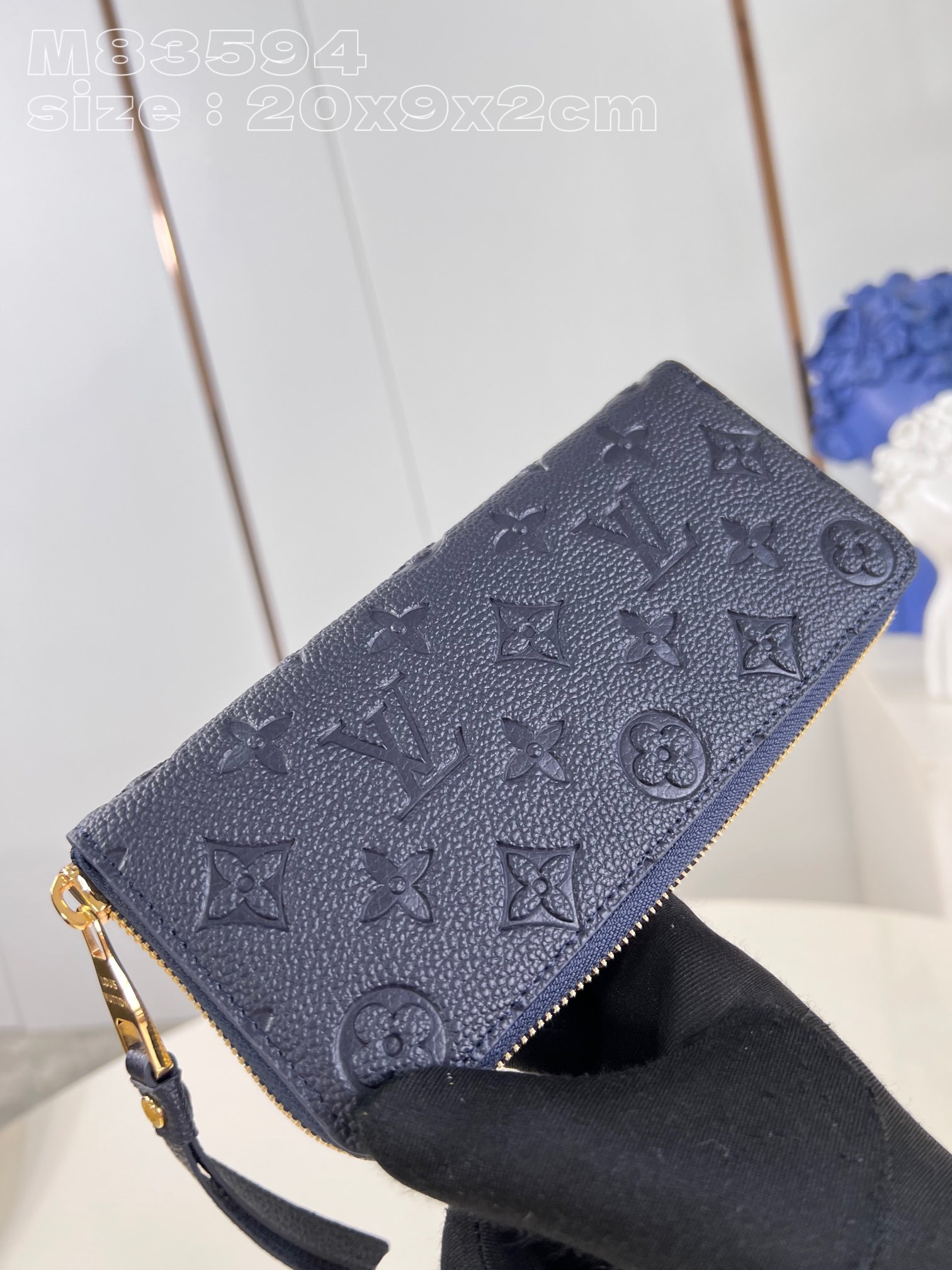 顶级原单M83594深蓝压花這款Clémence錢包選用MonogramEmpreinte柔軟粒面皮革重