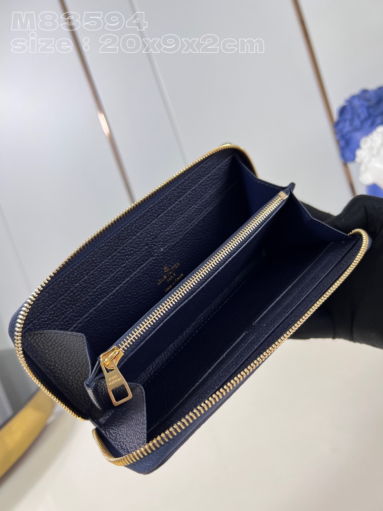 顶级原单M83594深蓝丝印這款Clémence錢包選用MonogramEmpreinte柔軟粒面皮革重