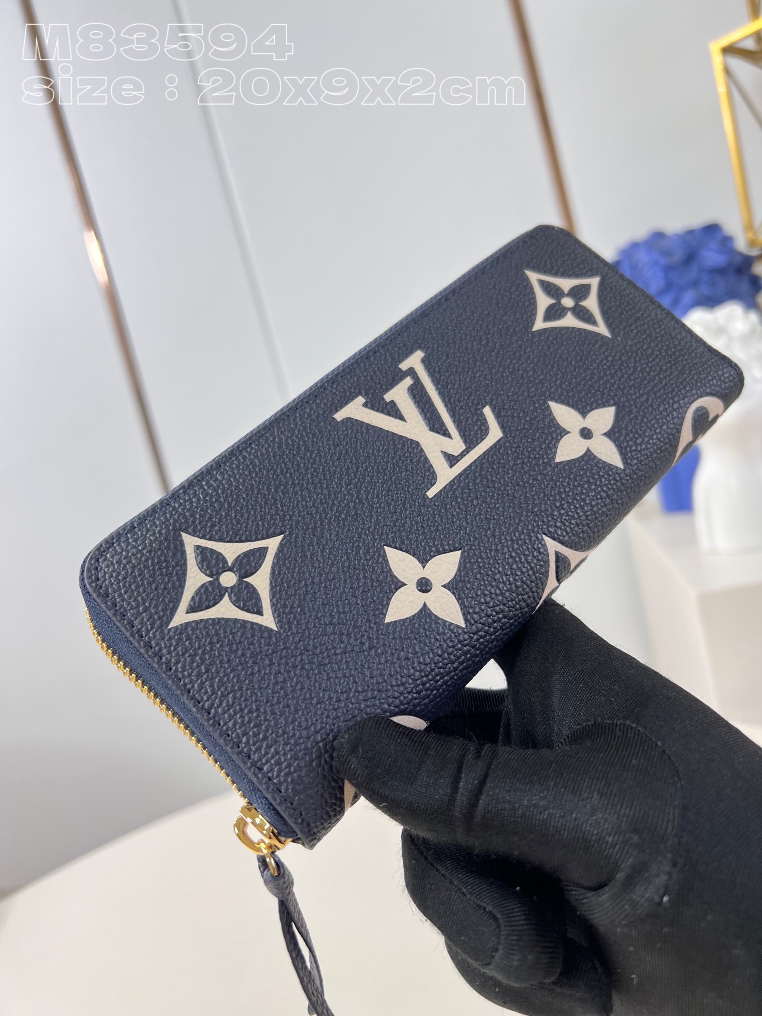 顶级原单M83594深蓝丝印這款Clémence錢包選用MonogramEmpreinte柔軟粒面皮革重